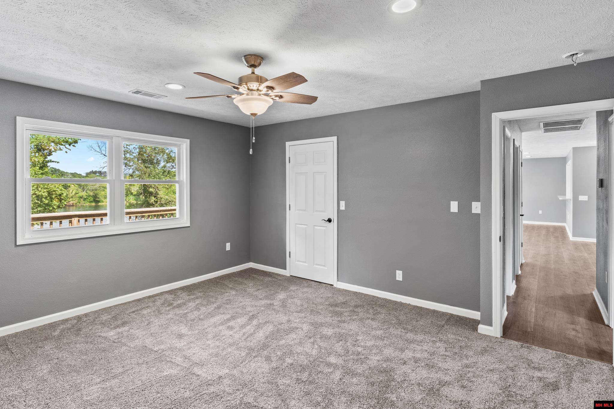 282 RIVERVIEW DRIVE Norfork, AR 72658
