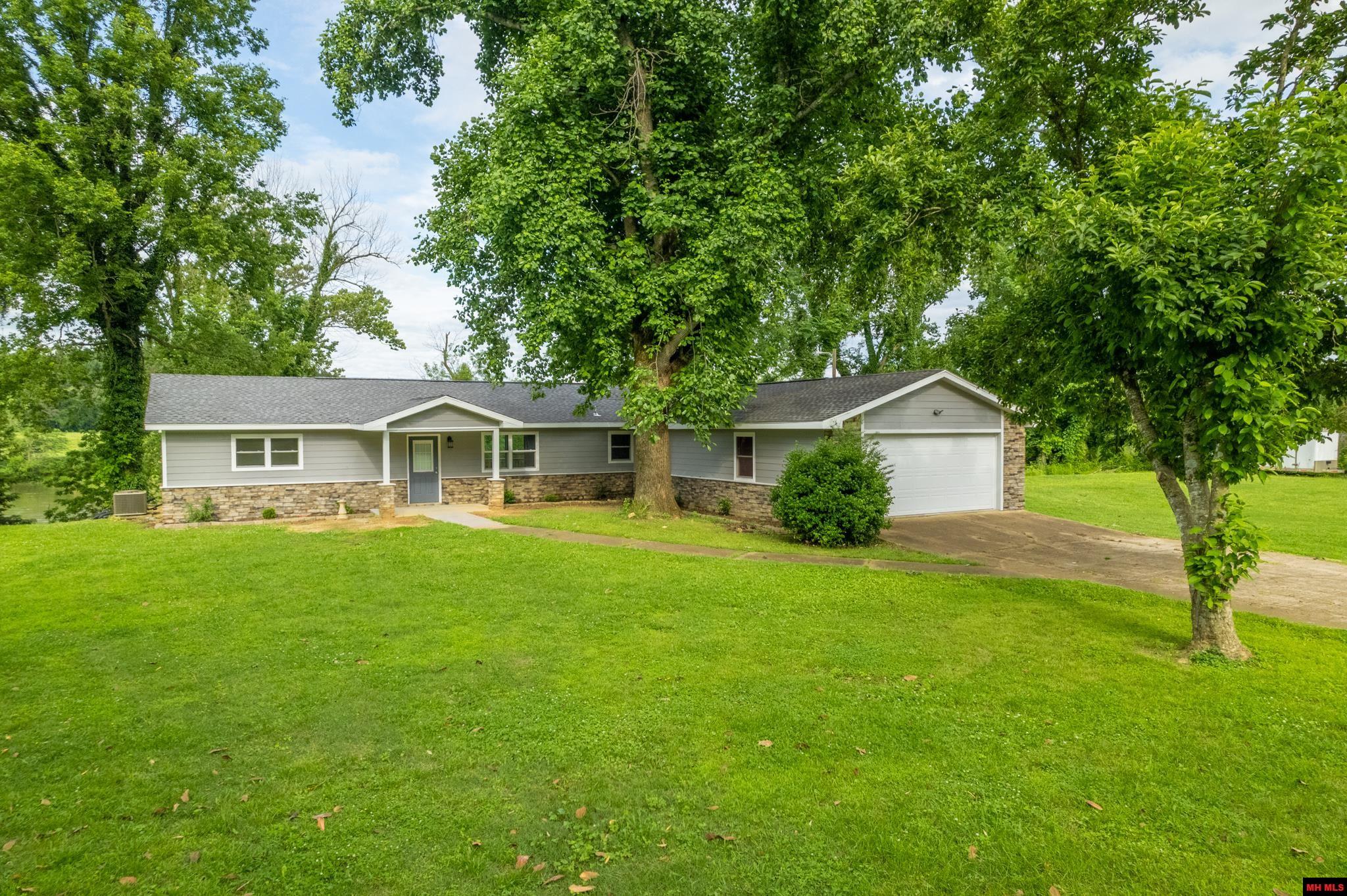 282 RIVERVIEW DRIVE Norfork, AR 72658