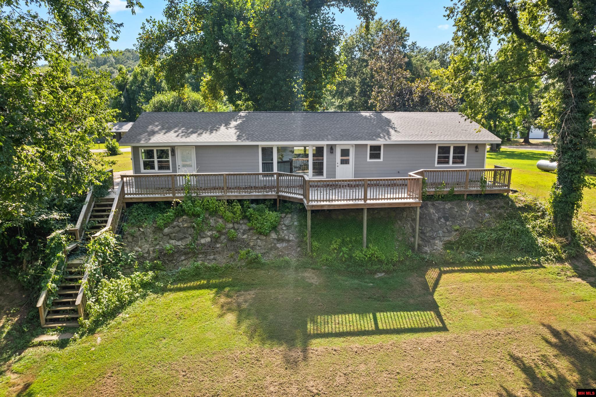 282 RIVERVIEW DRIVE Norfork, AR 72658