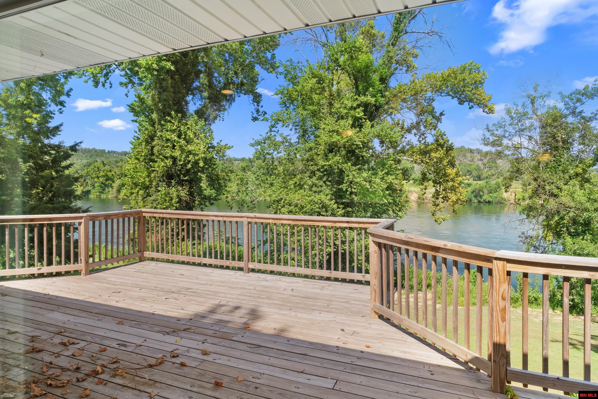 282 RIVERVIEW DRIVE Norfork, AR 72658