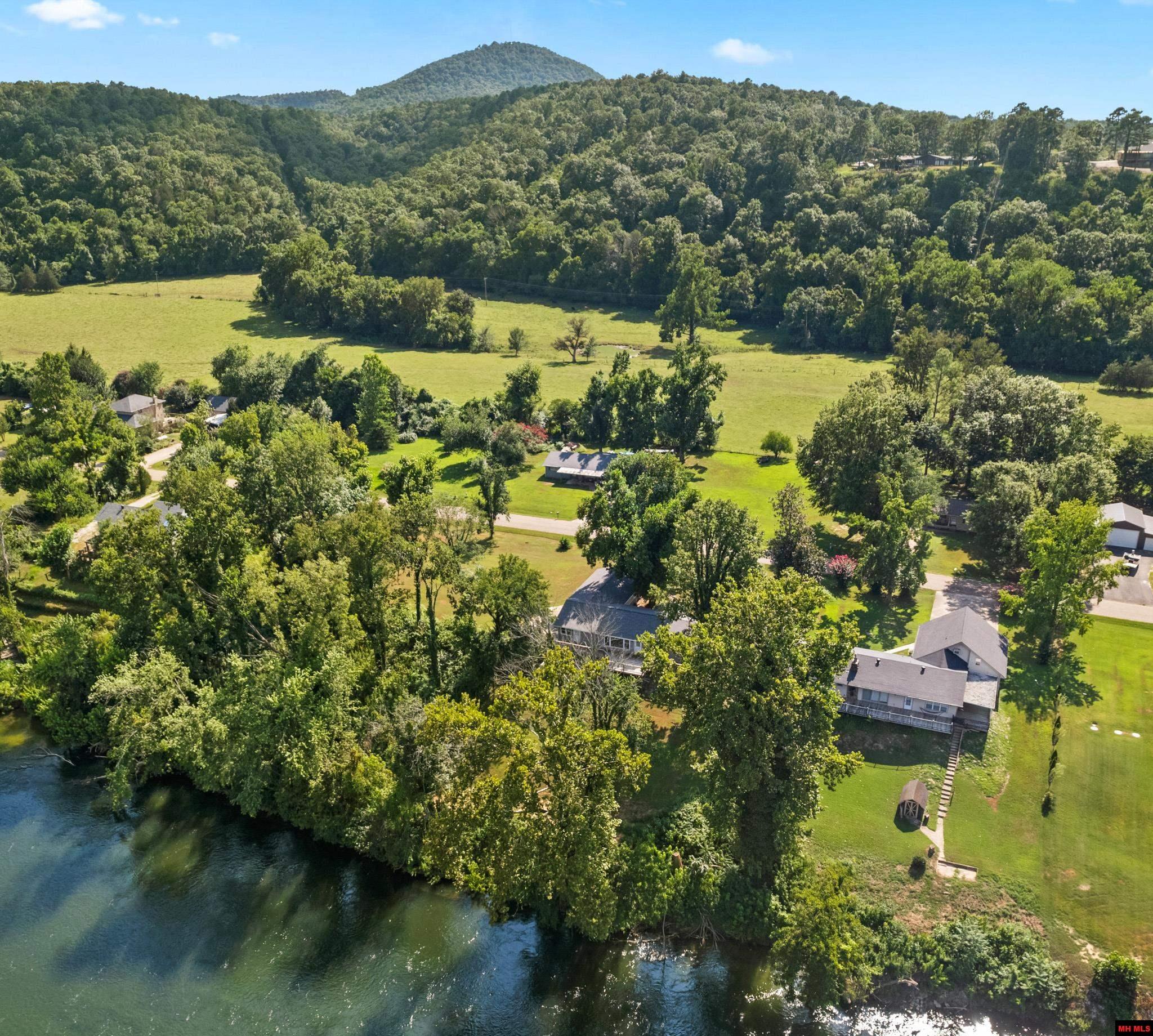 282 RIVERVIEW DRIVE Norfork, AR 72658