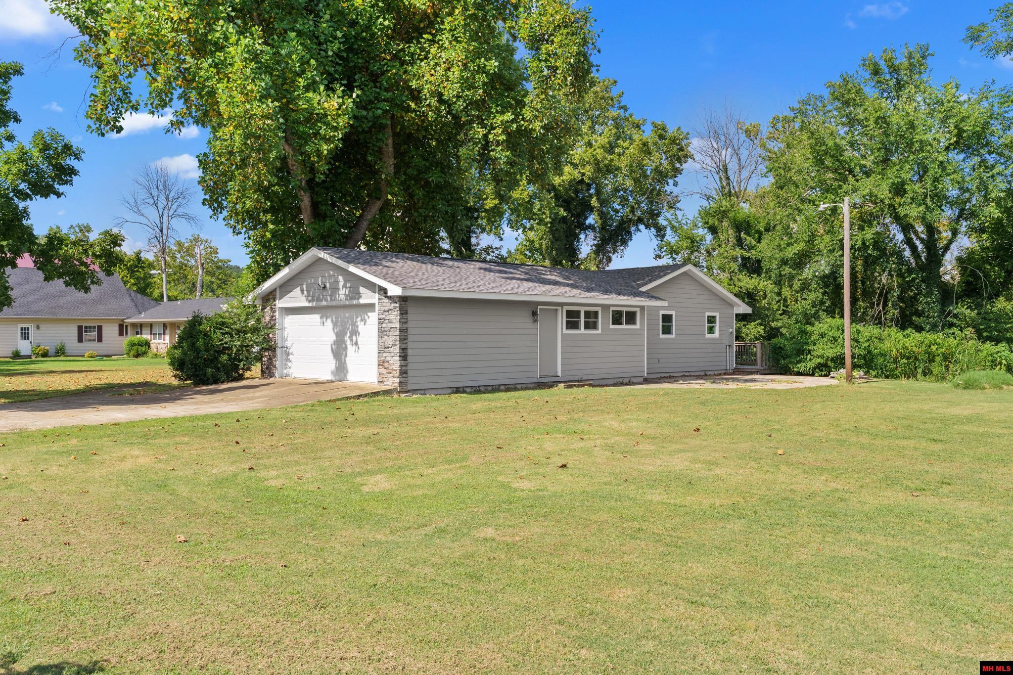 282 RIVERVIEW DRIVE Norfork, AR 72658