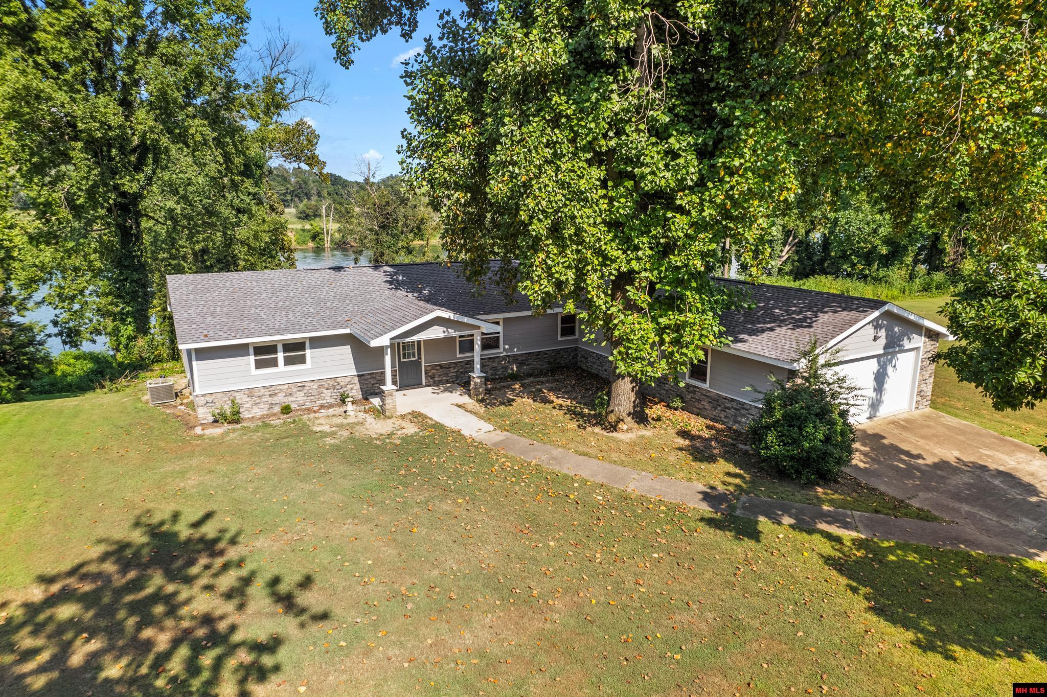 282 RIVERVIEW DRIVE Norfork, AR 72658