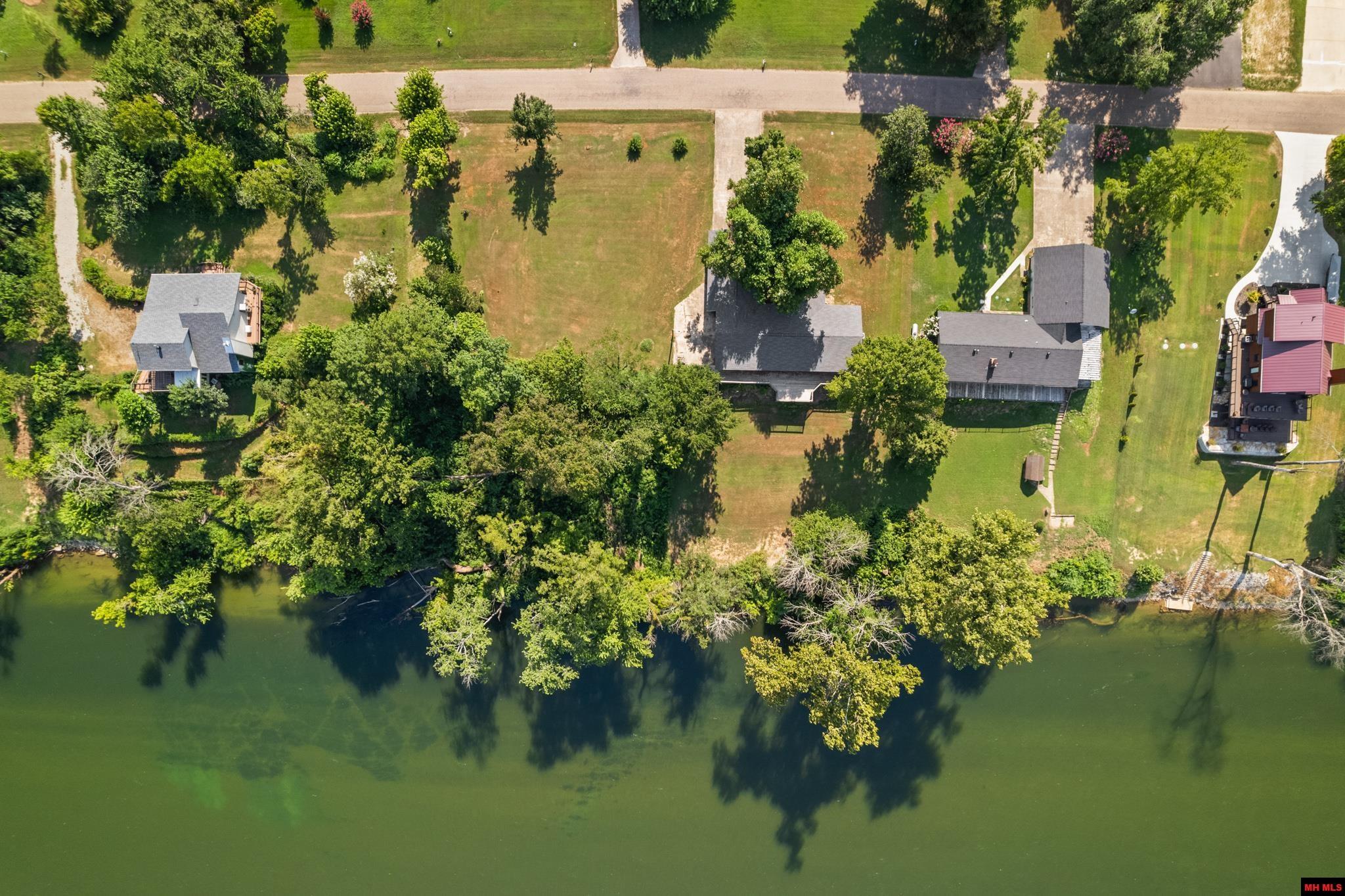 282 RIVERVIEW DRIVE Norfork, AR 72658