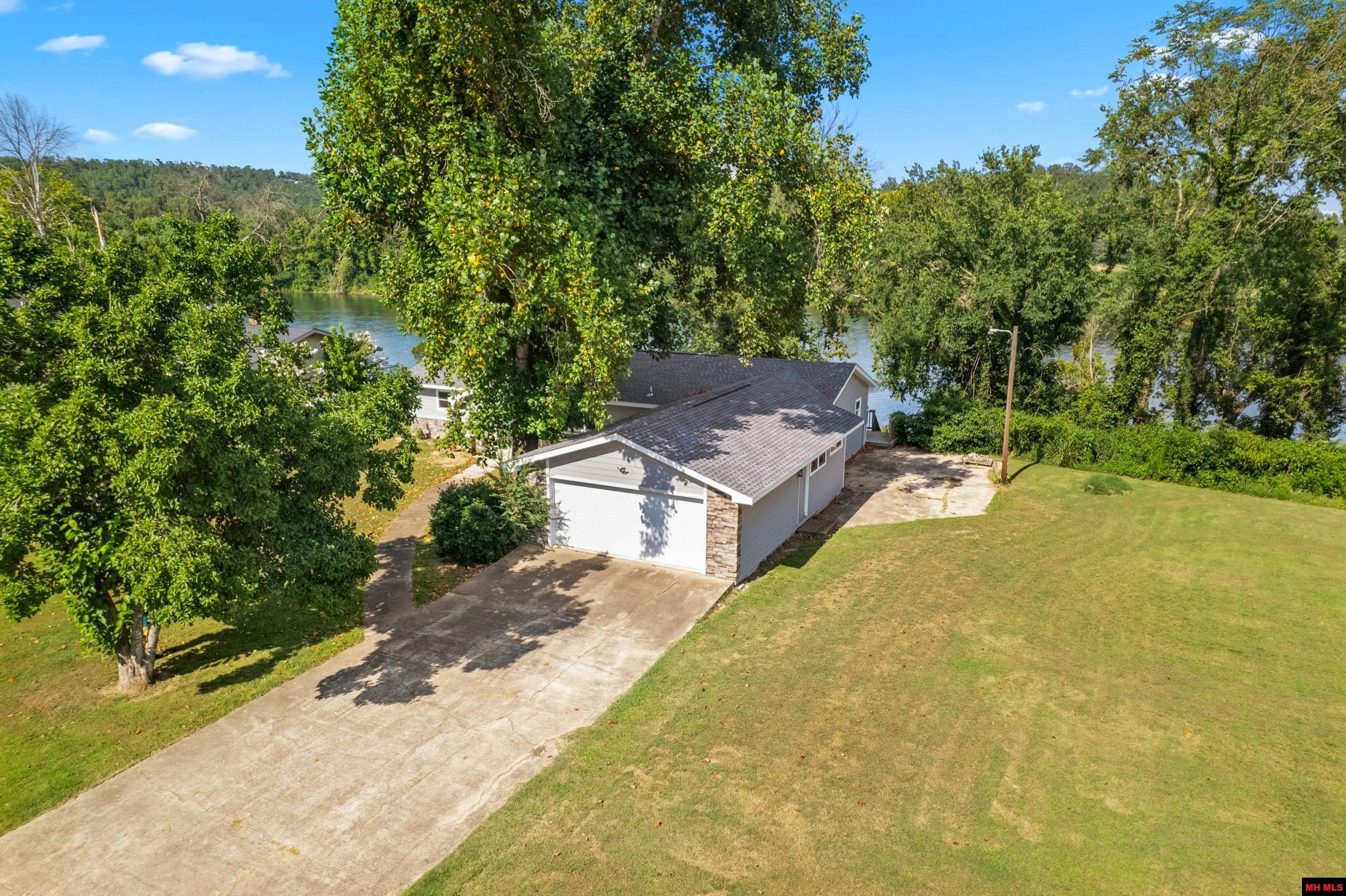 282 RIVERVIEW DRIVE Norfork, AR 72658