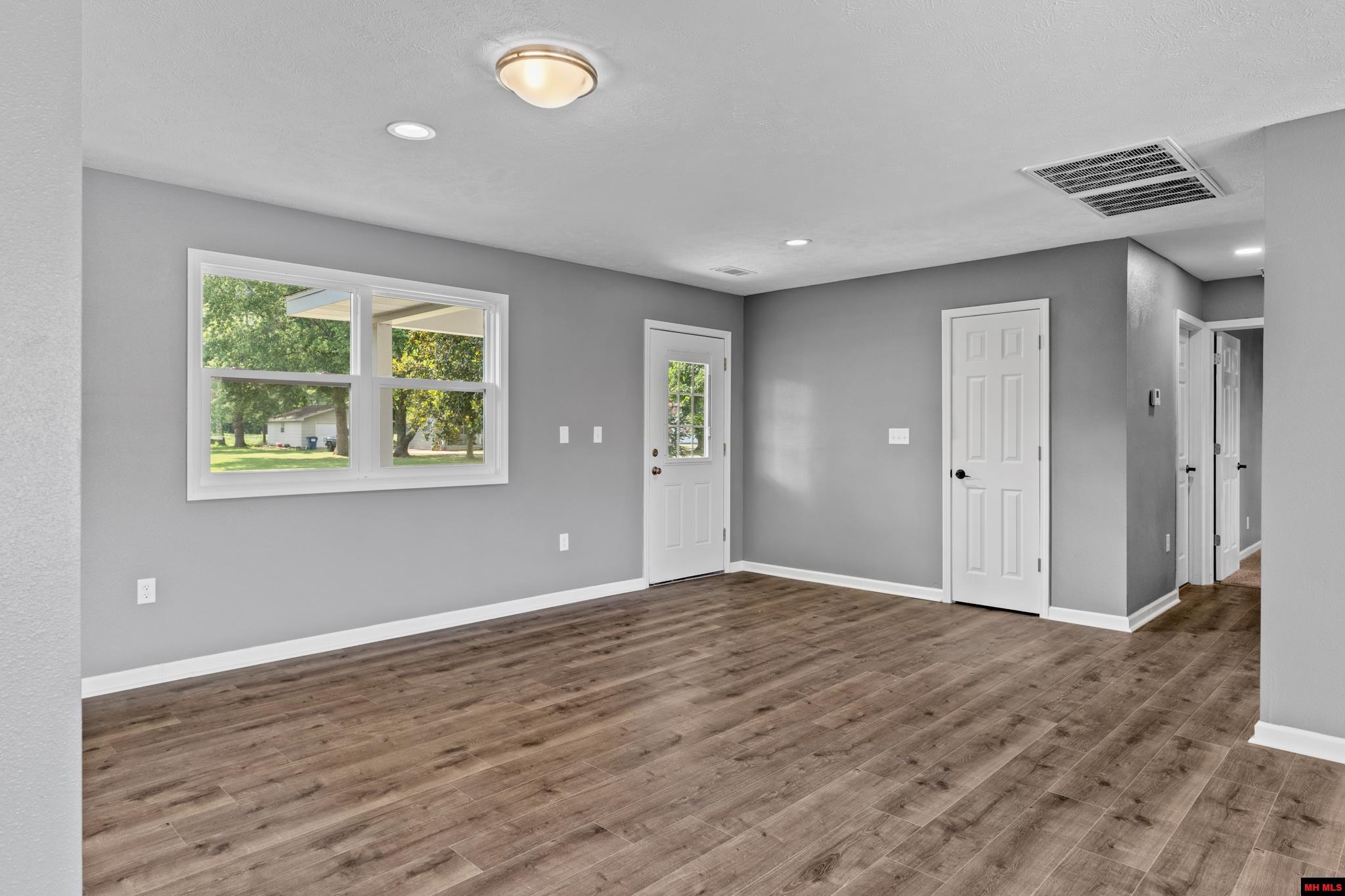 282 RIVERVIEW DRIVE Norfork, AR 72658