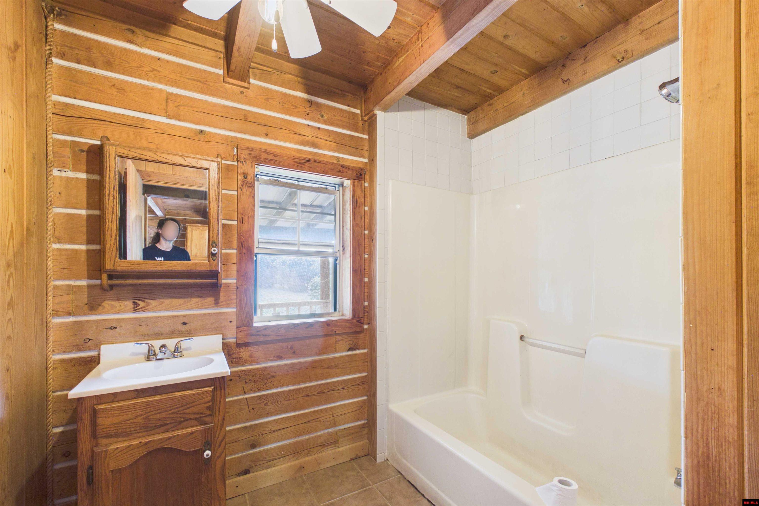101 CR 632 Mountain Home, AR 72653