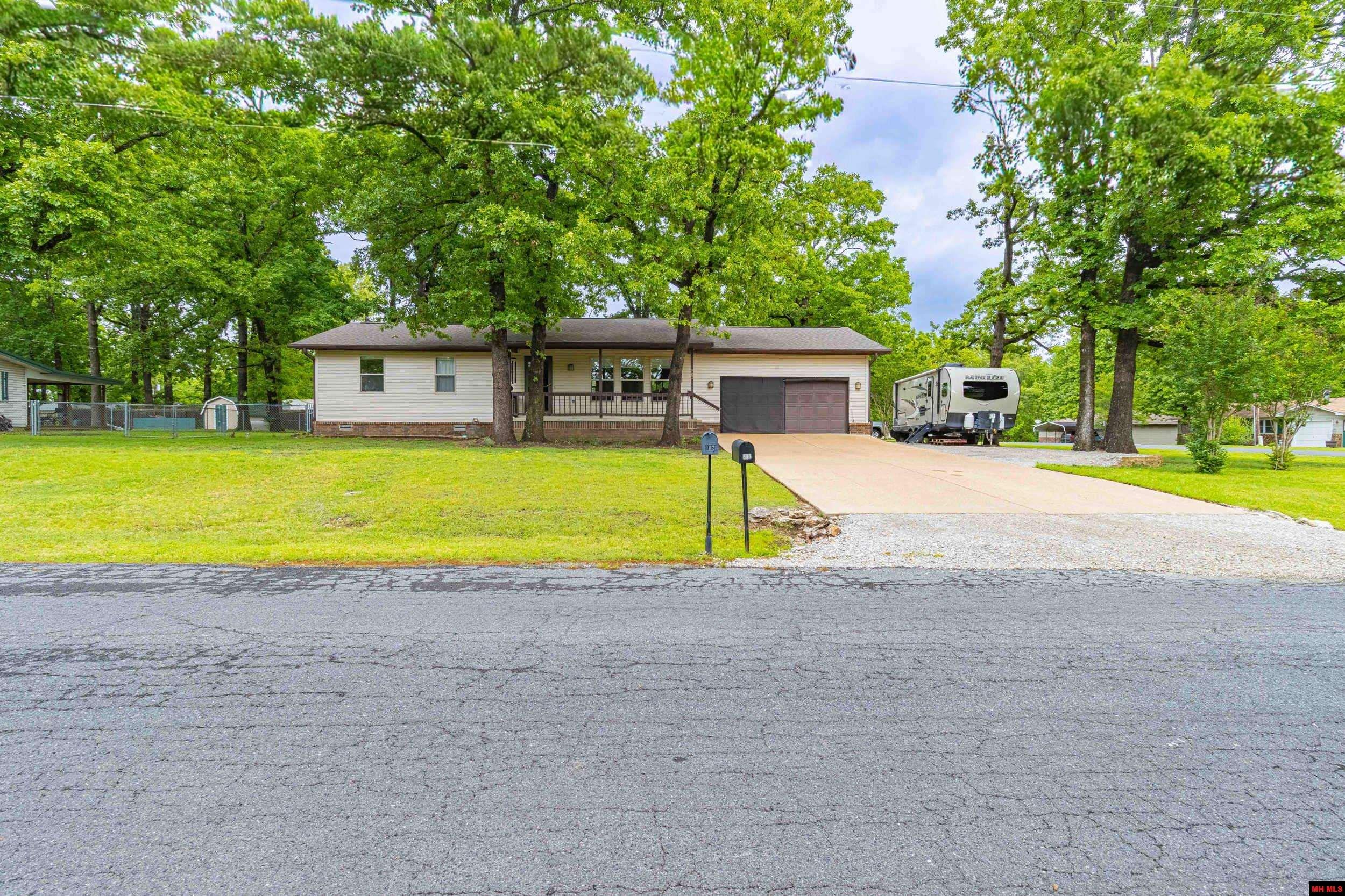 902 MARILYN AVENUE Bull Shoals, AR 72619
