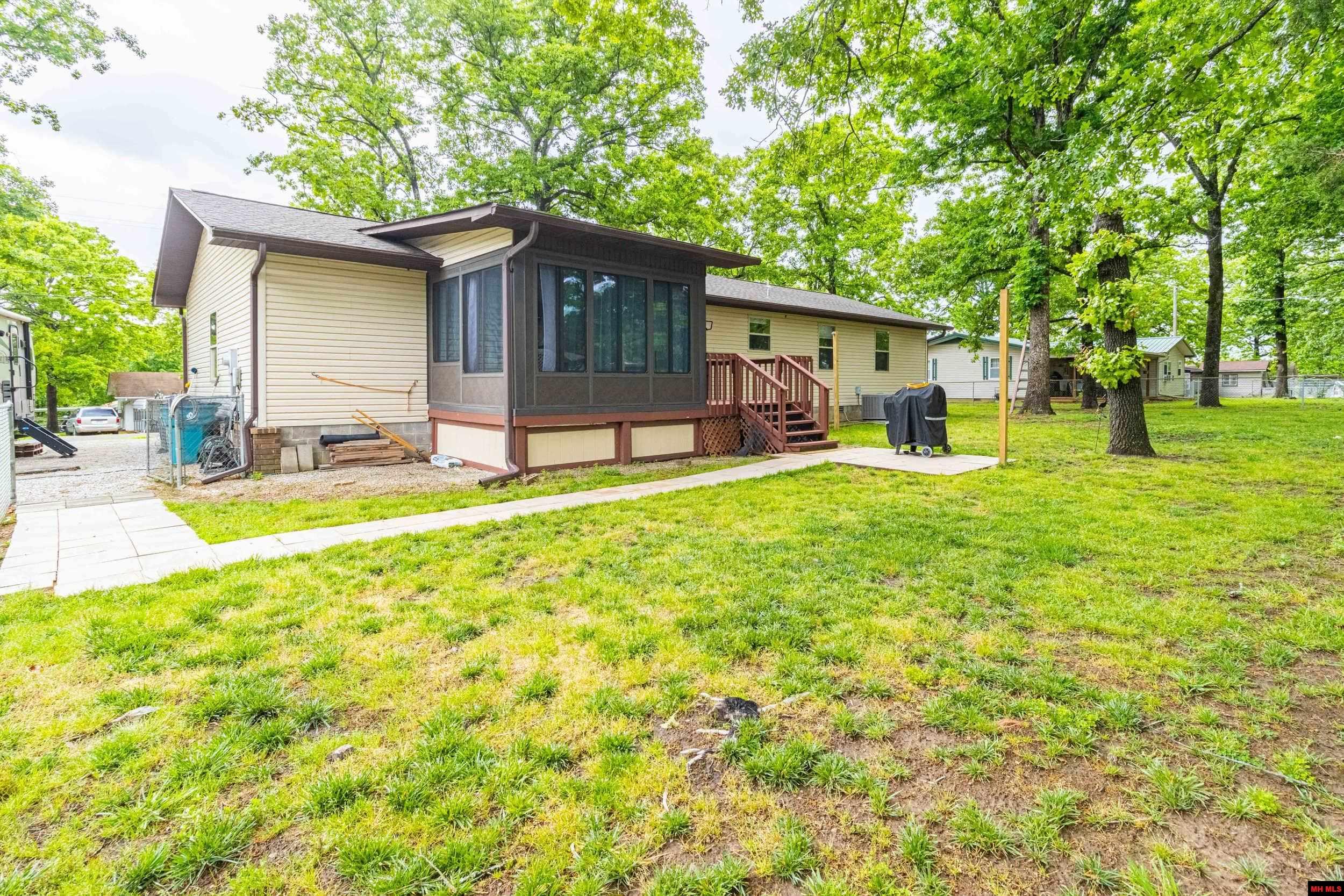 902 MARILYN AVENUE Bull Shoals, AR 72619