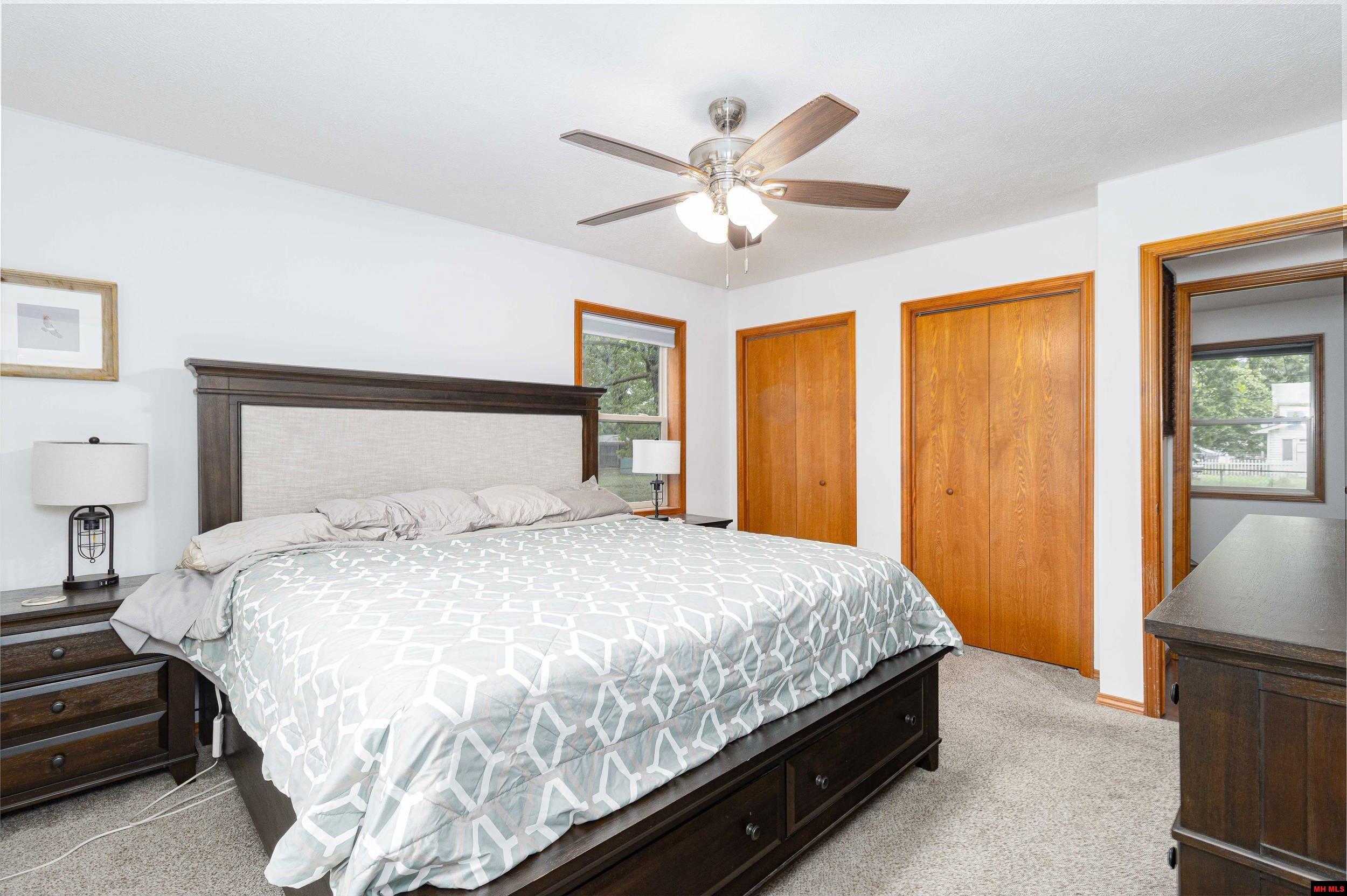 902 MARILYN AVENUE Bull Shoals, AR 72619