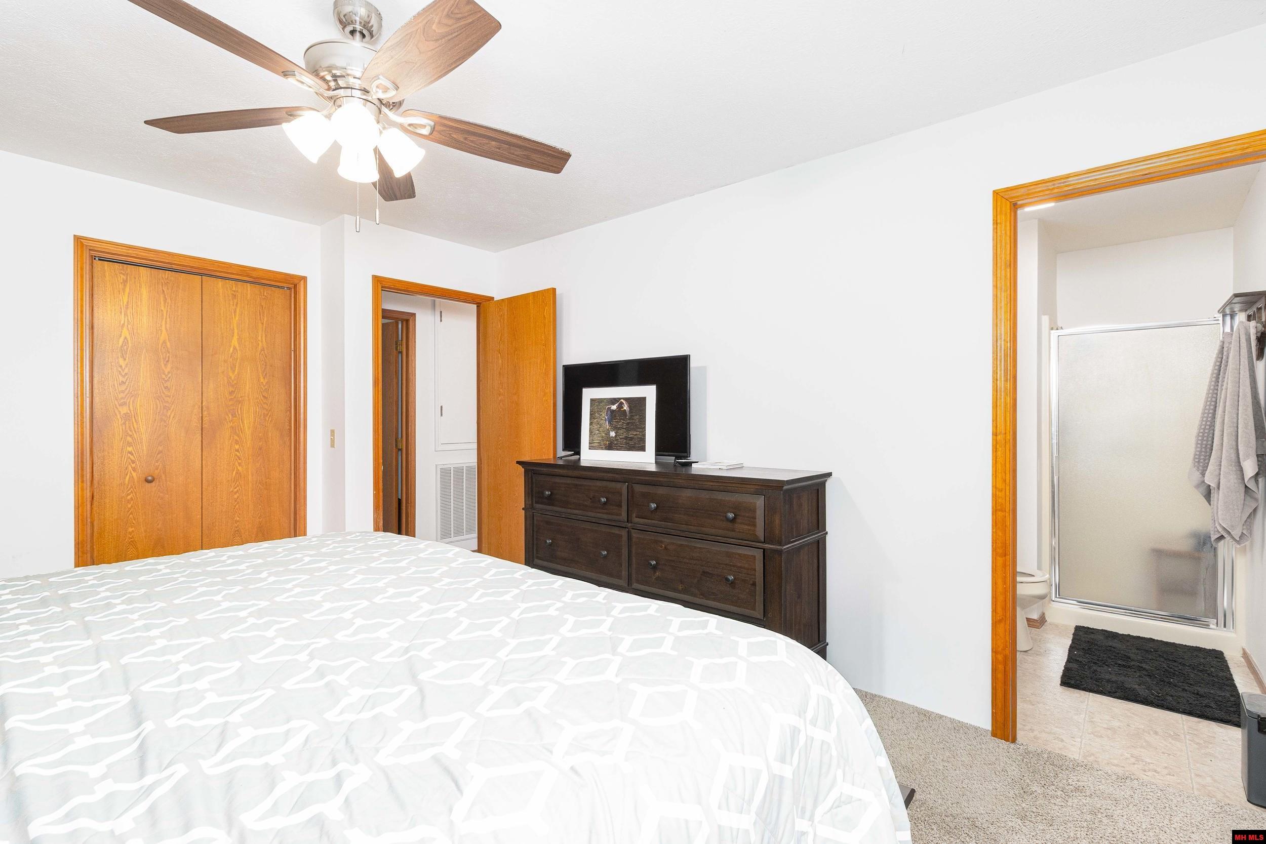 902 MARILYN AVENUE Bull Shoals, AR 72619