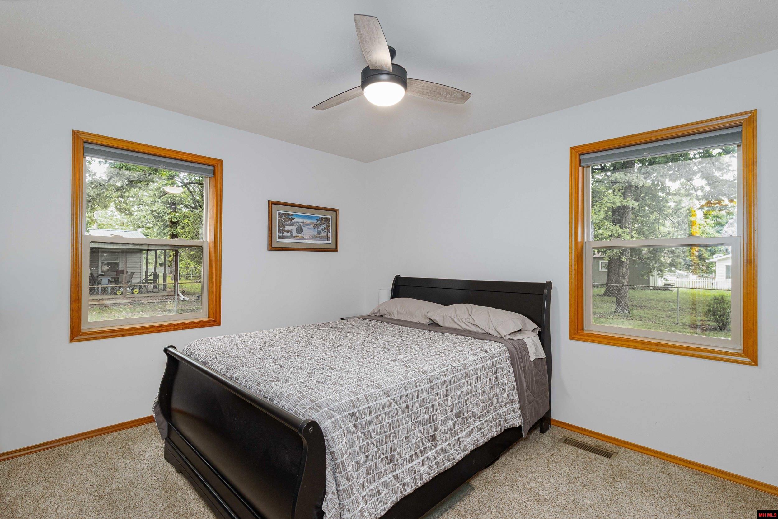 902 MARILYN AVENUE Bull Shoals, AR 72619