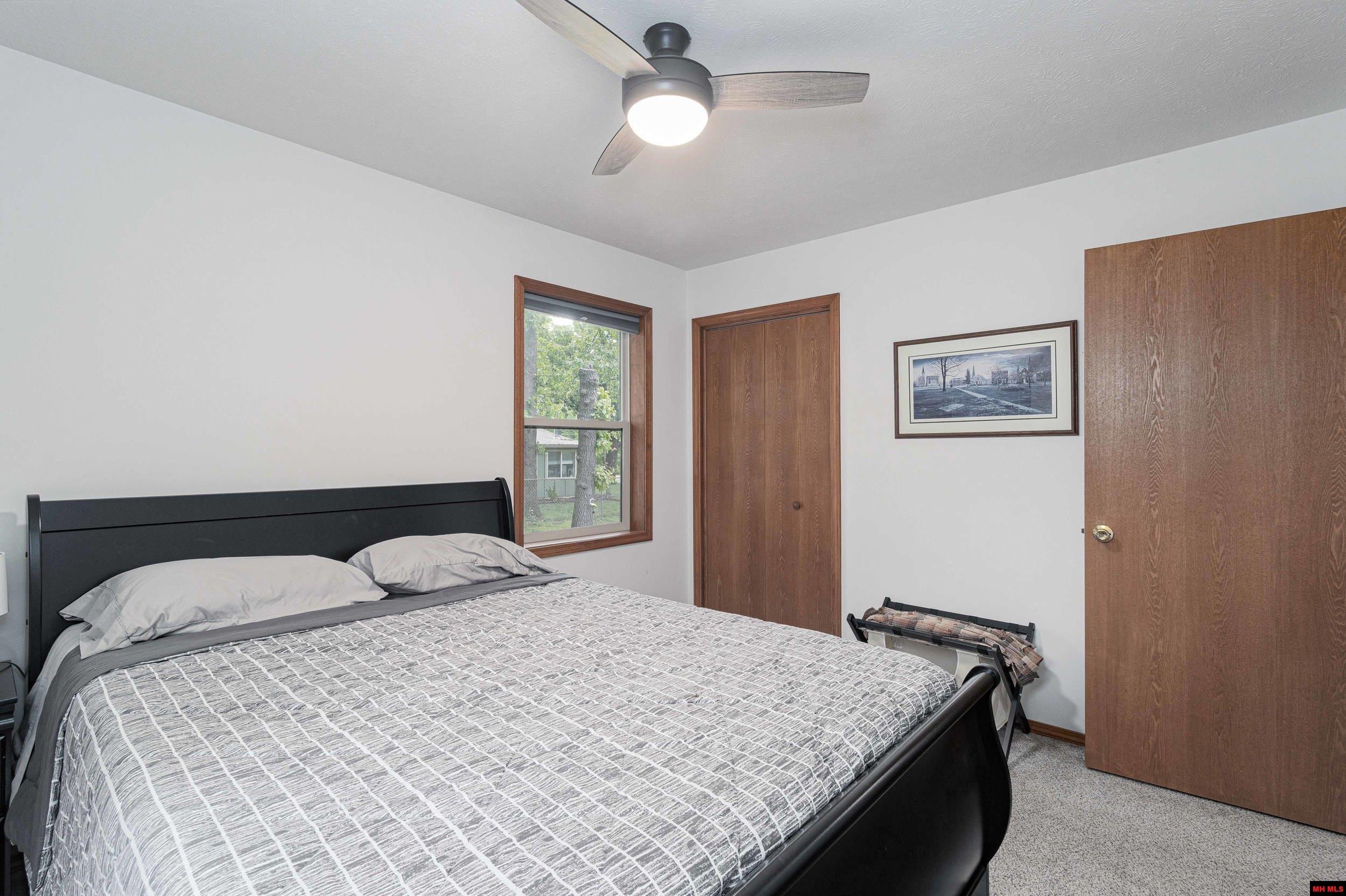 902 MARILYN AVENUE Bull Shoals, AR 72619