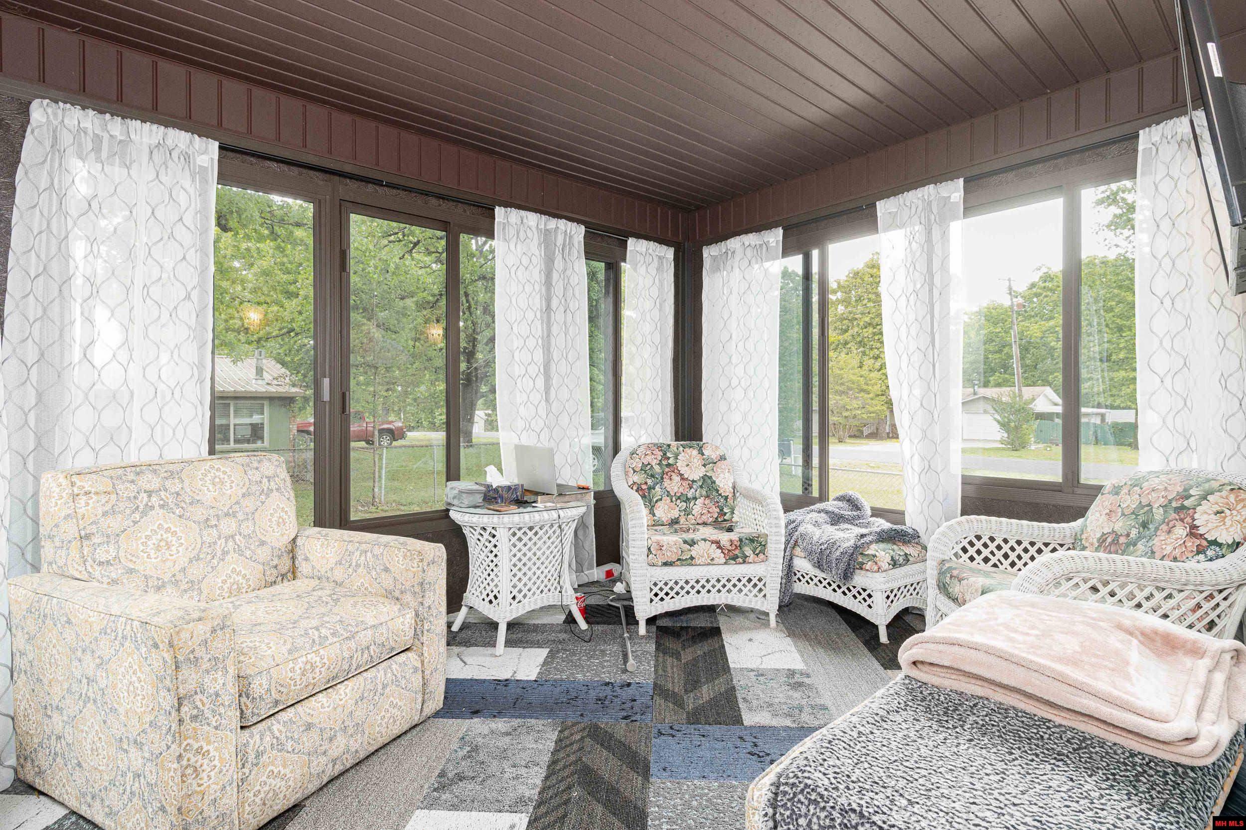 902 MARILYN AVENUE Bull Shoals, AR 72619