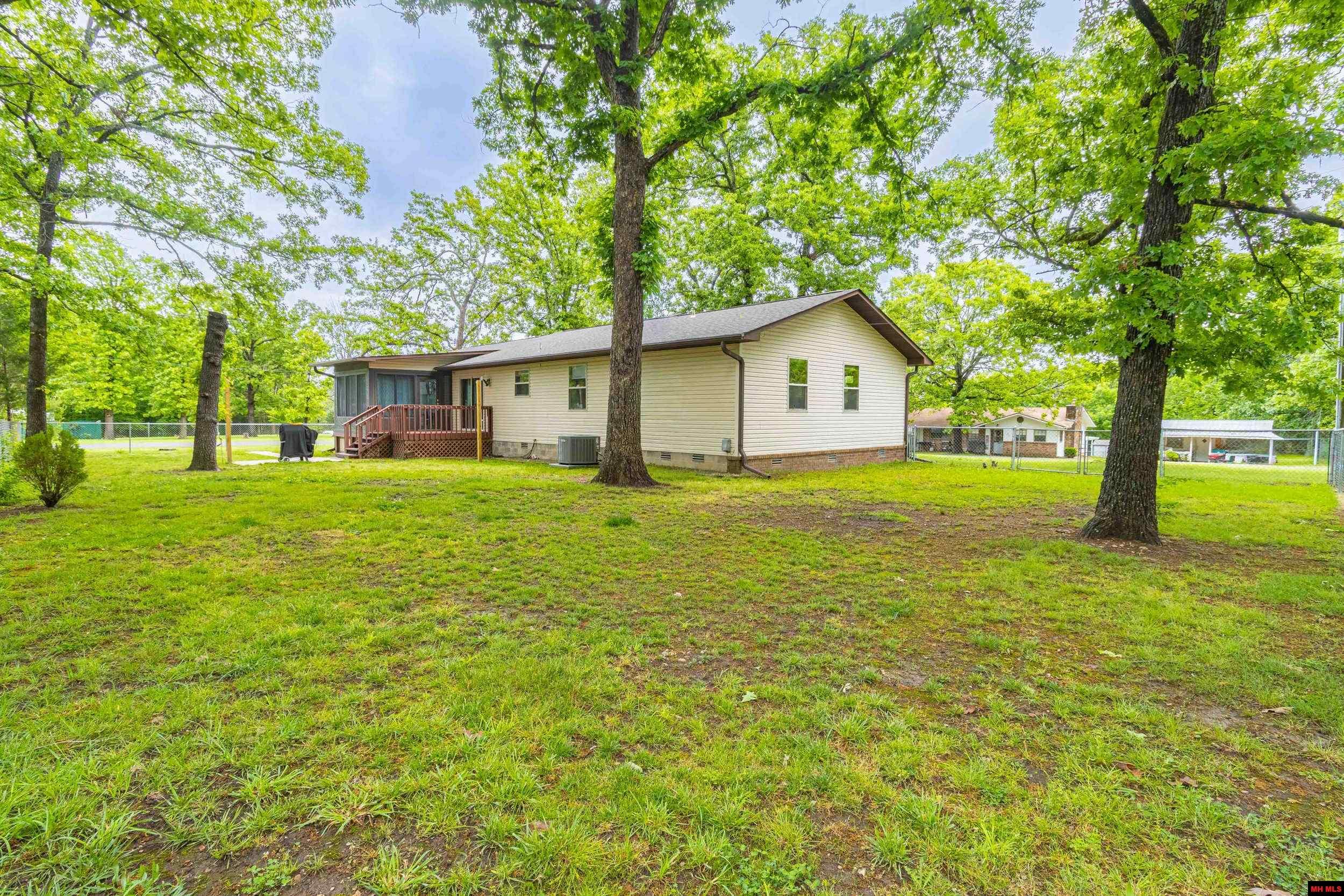 902 MARILYN AVENUE Bull Shoals, AR 72619