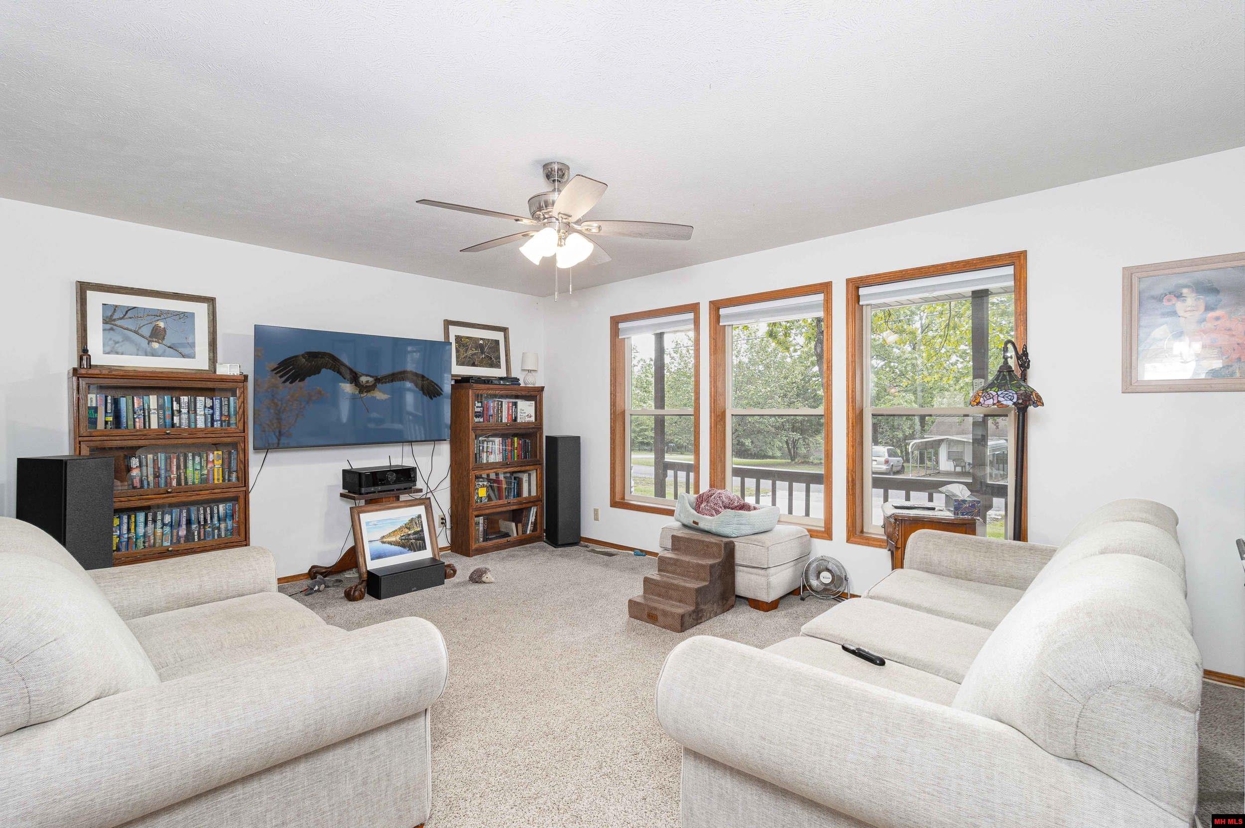 902 MARILYN AVENUE Bull Shoals, AR 72619