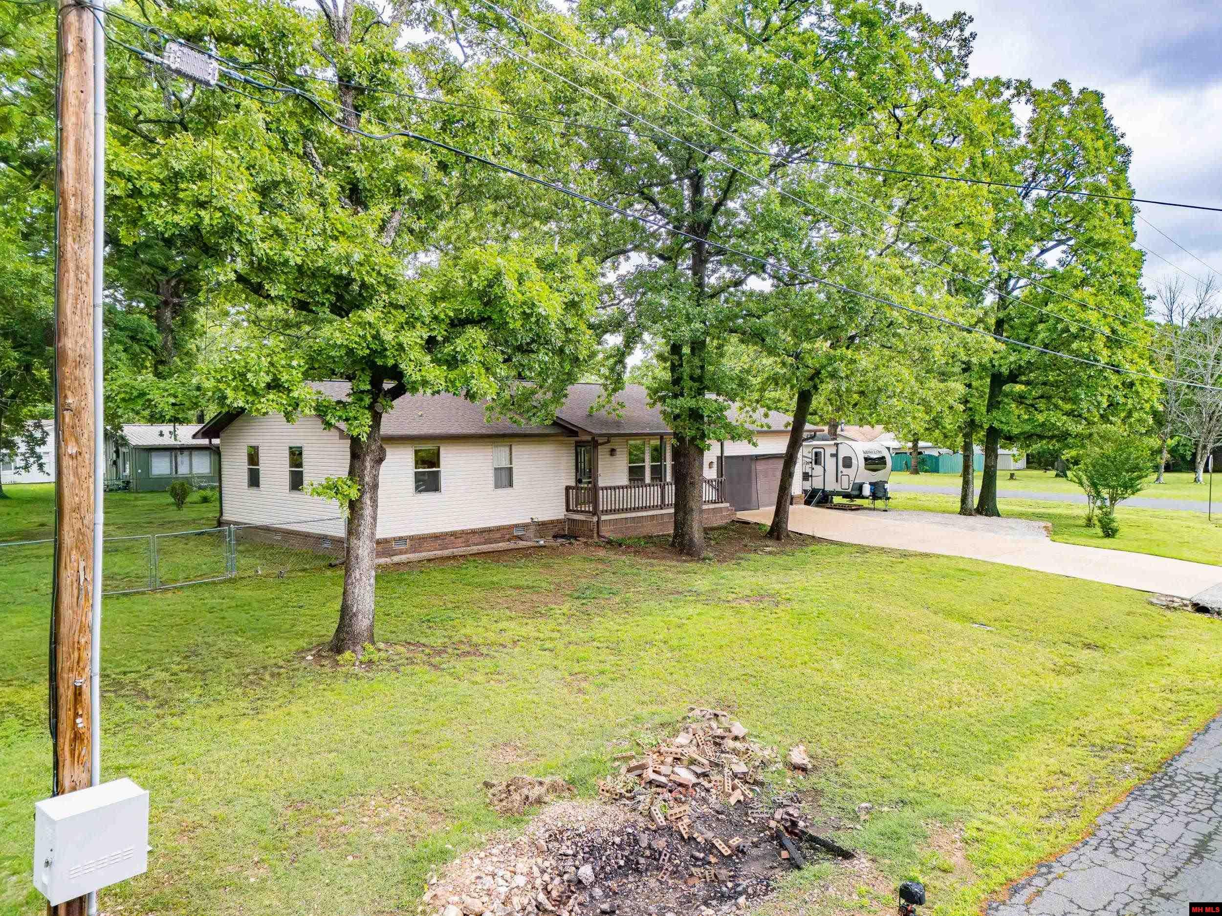 902 MARILYN AVENUE Bull Shoals, AR 72619
