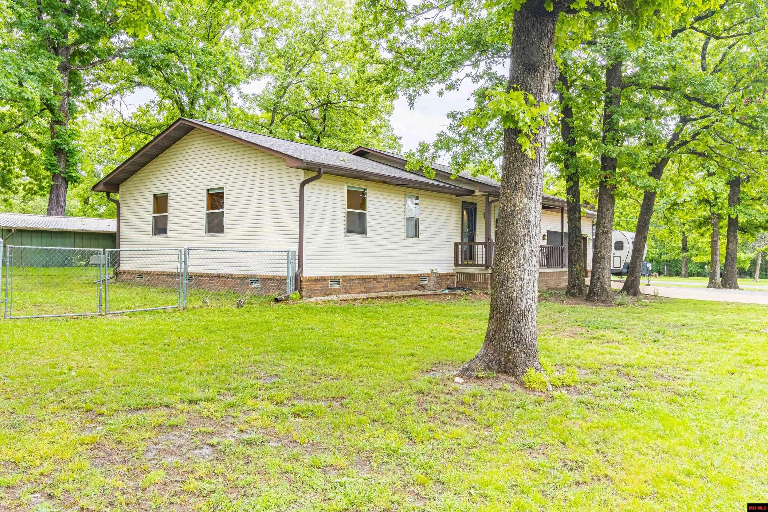 902 MARILYN AVENUE Bull Shoals, AR 72619