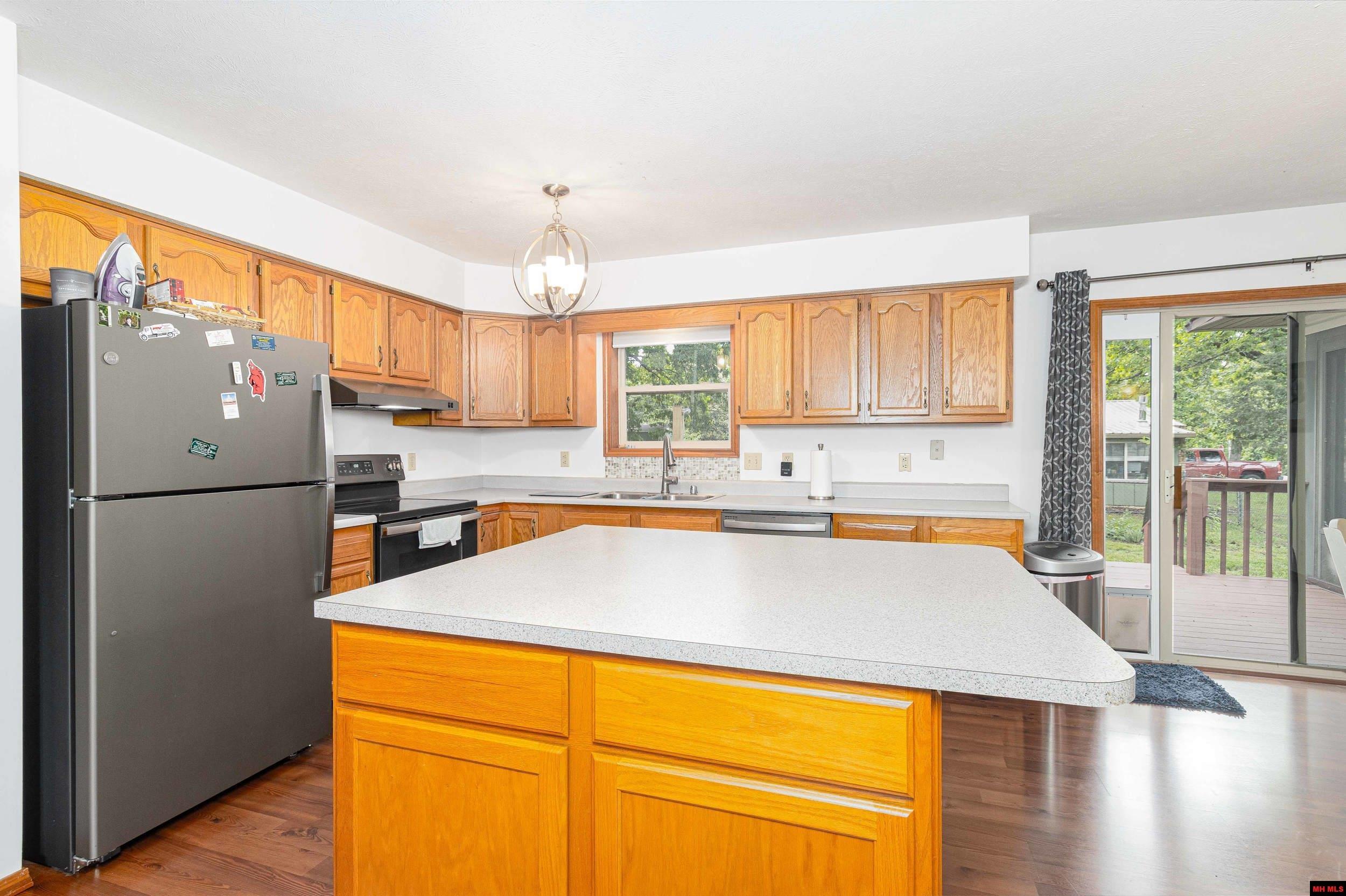 902 MARILYN AVENUE Bull Shoals, AR 72619