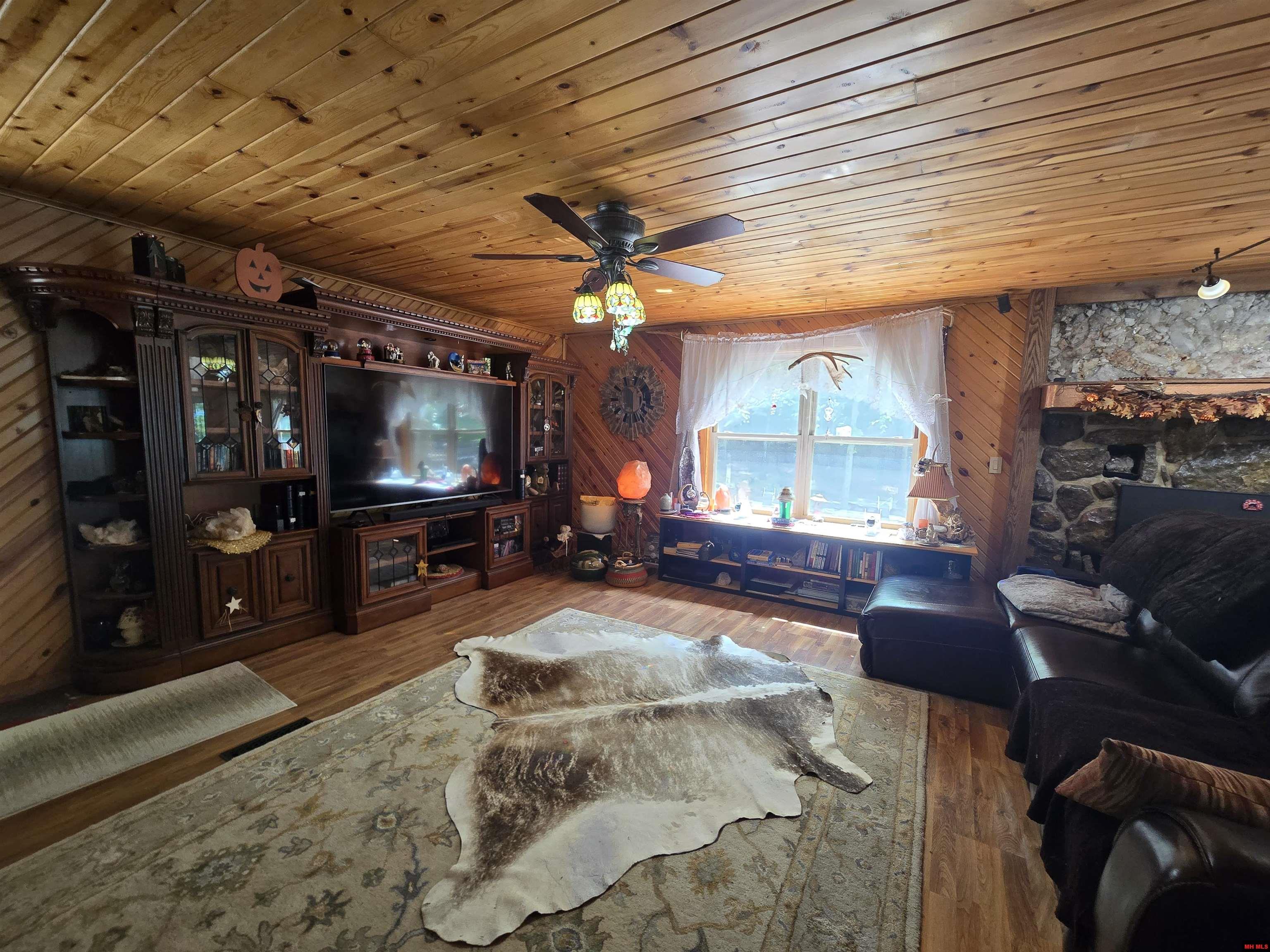 1535 MC 142 Oakland, AR 72661