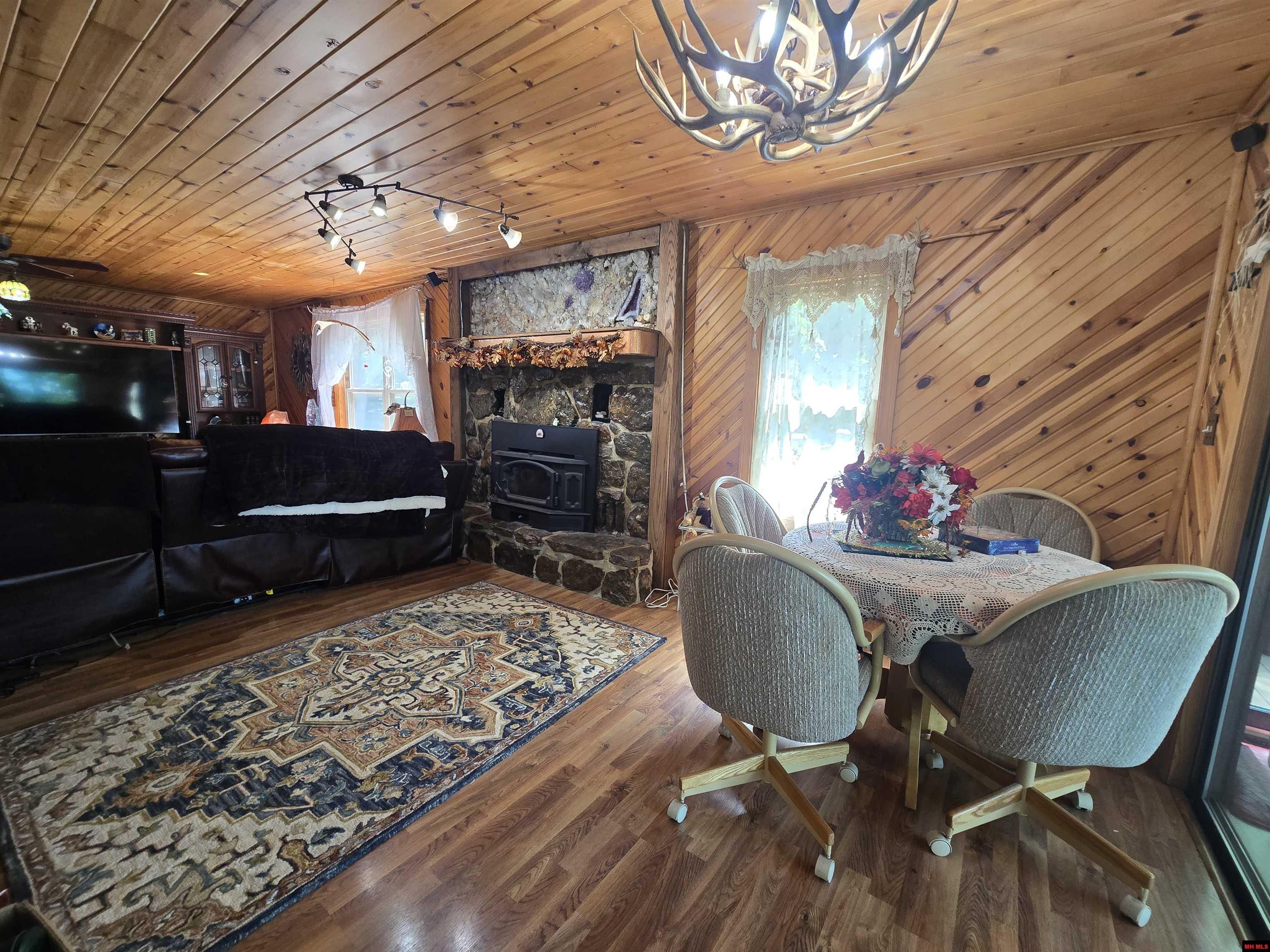 1535 MC 142 Oakland, AR 72661