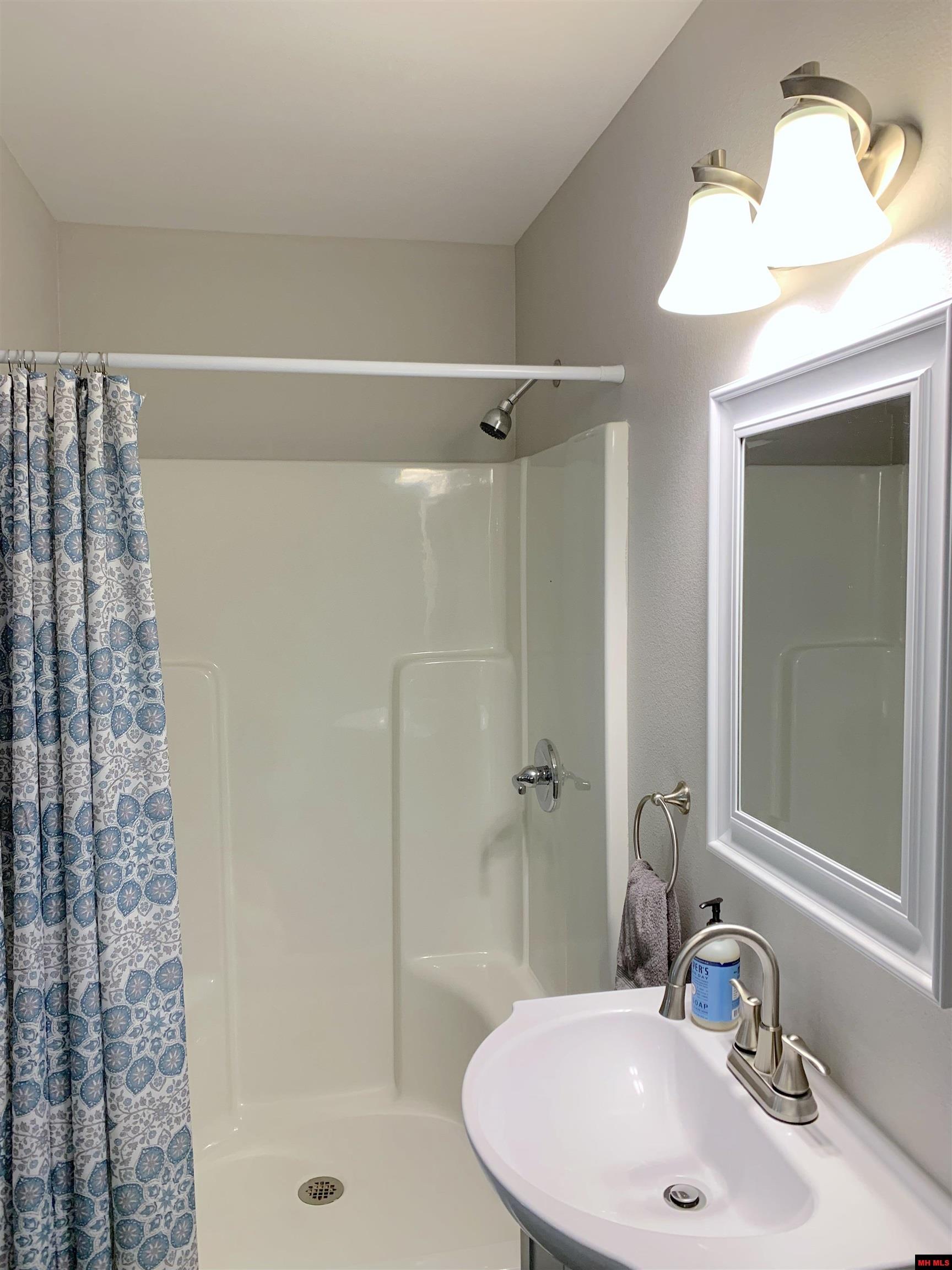 2229 CENTRAL BOULEVARD Bull Shoals, AR 72619