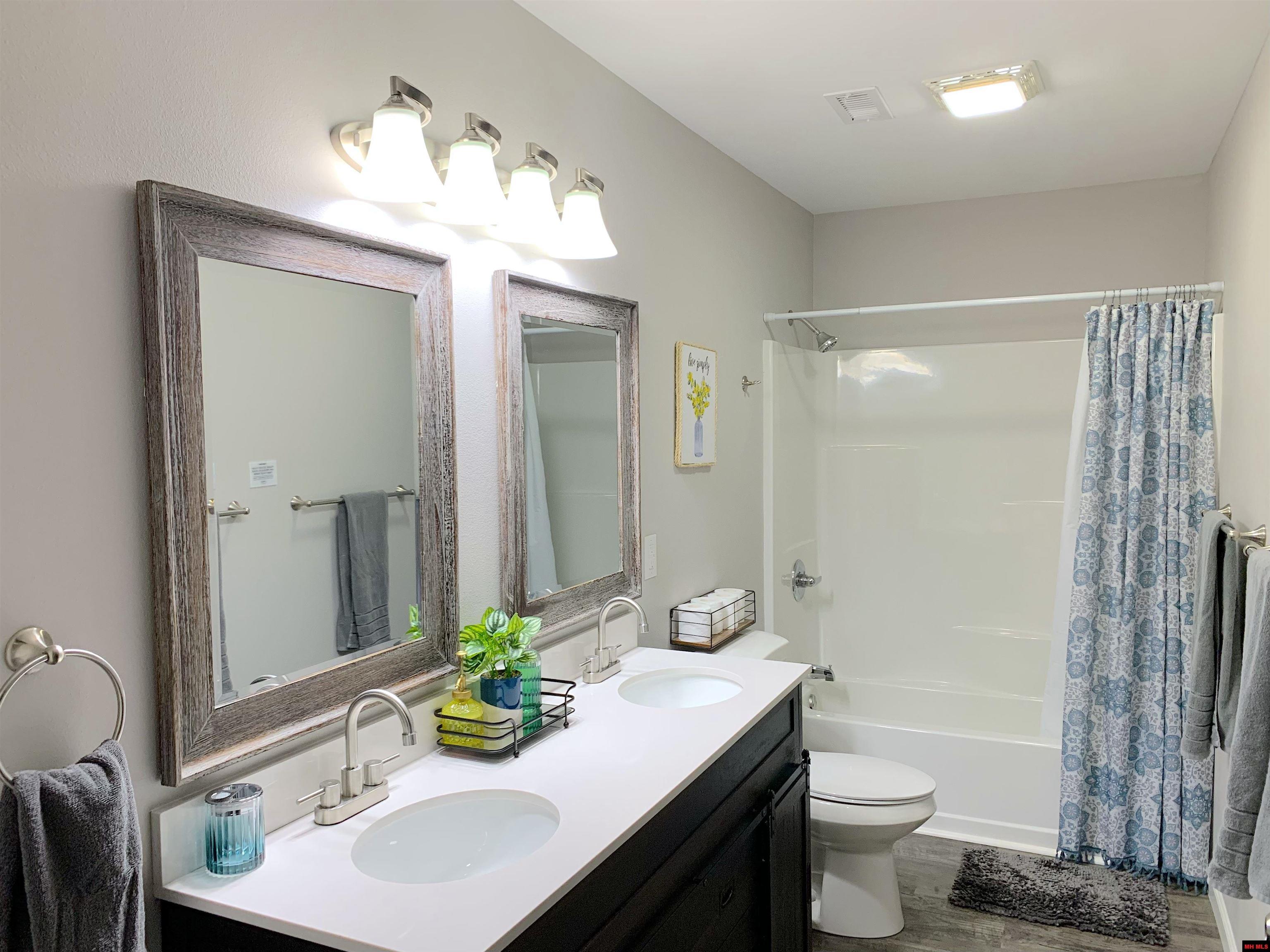 2229 CENTRAL BOULEVARD Bull Shoals, AR 72619