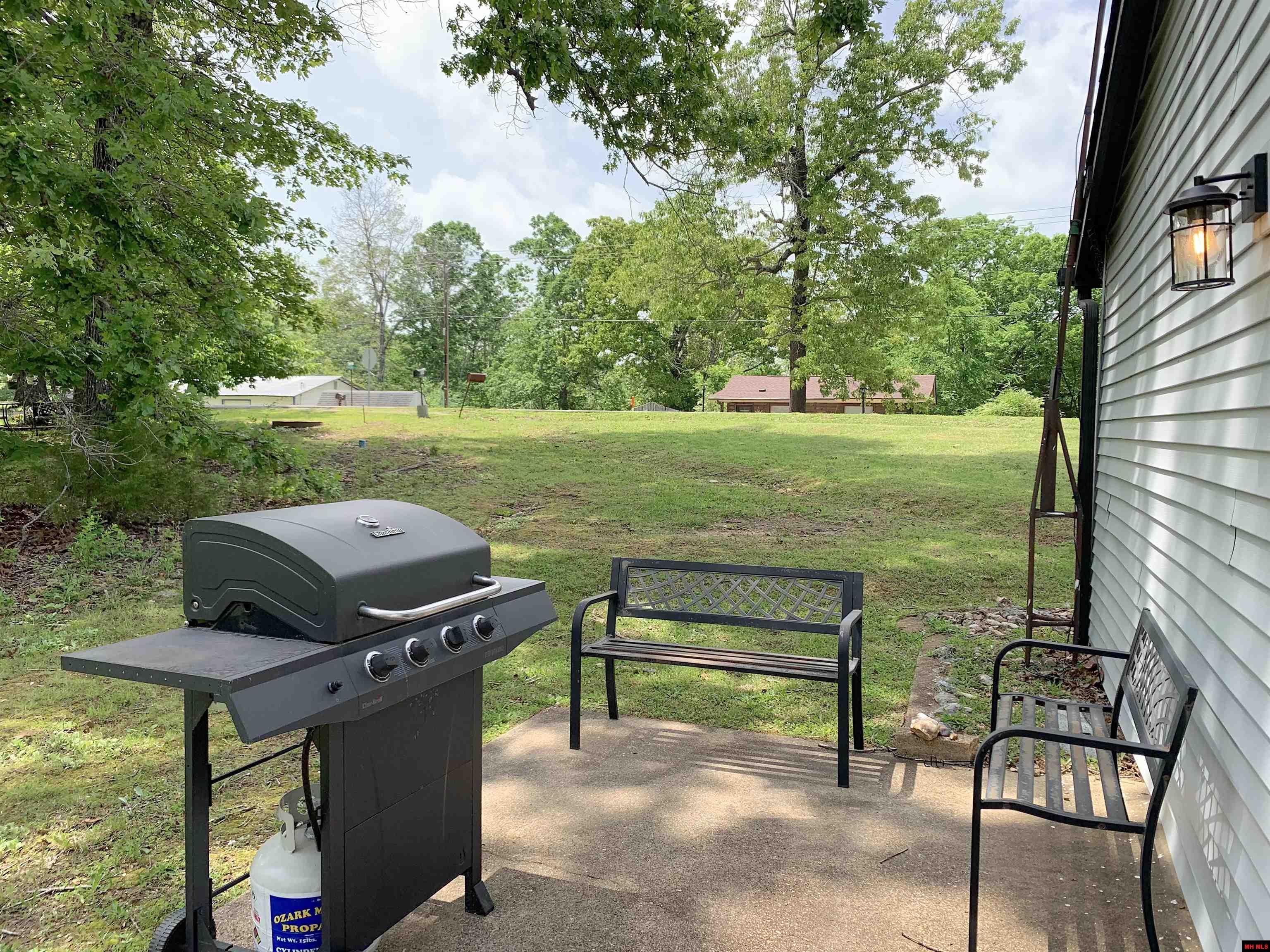 2229 CENTRAL BOULEVARD Bull Shoals, AR 72619