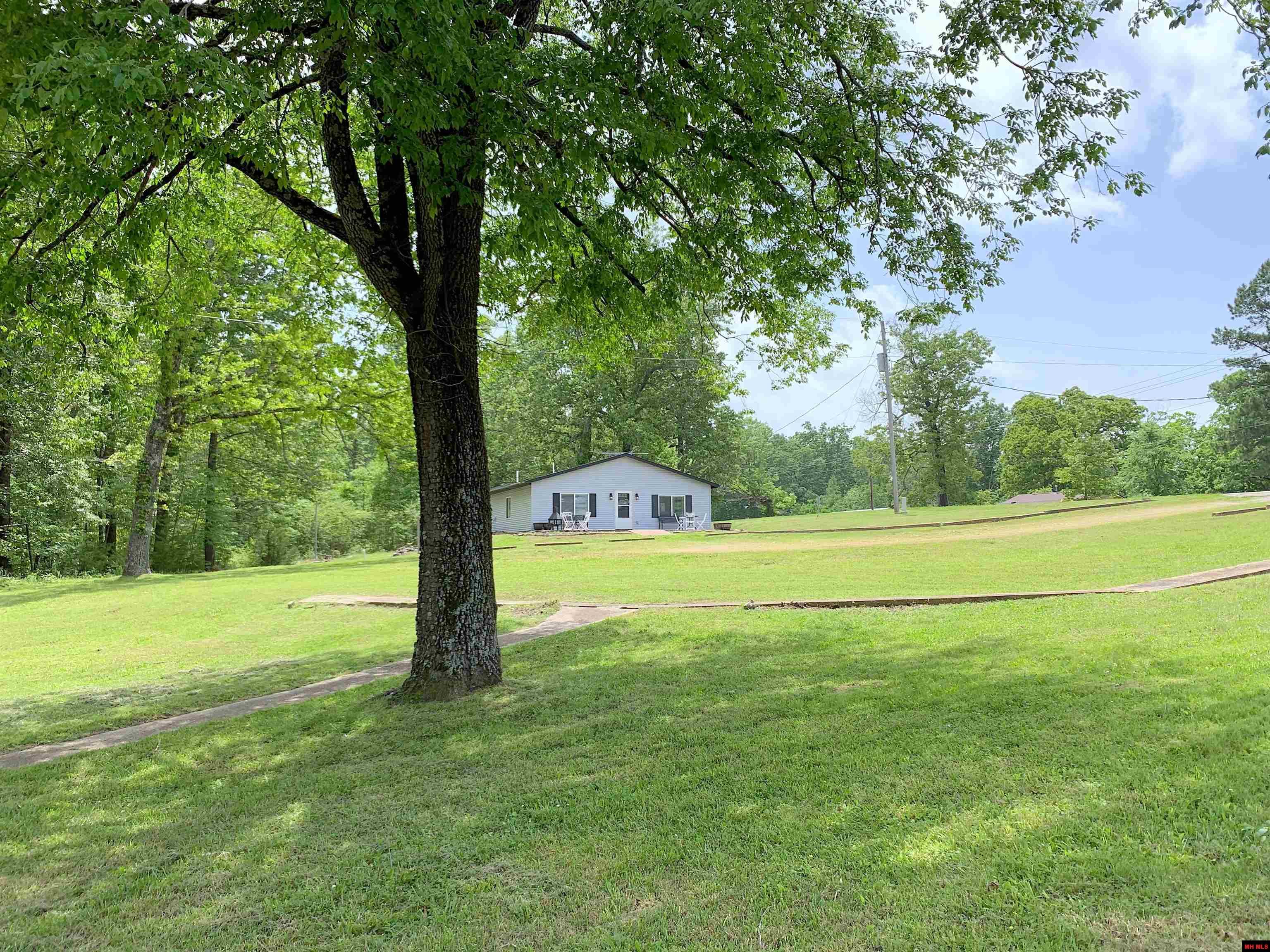 2229 CENTRAL BOULEVARD Bull Shoals, AR 72619