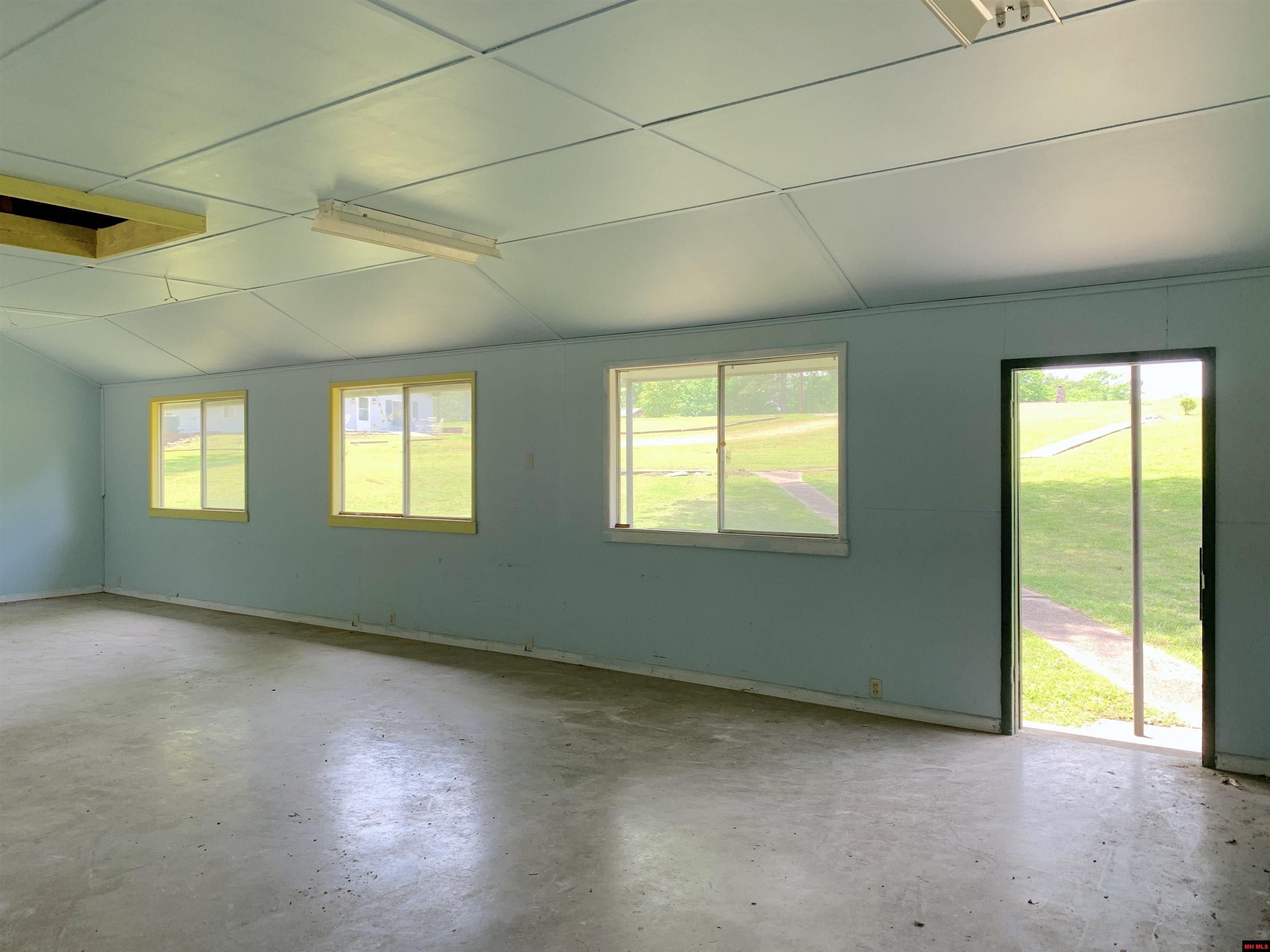 2229 CENTRAL BOULEVARD Bull Shoals, AR 72619