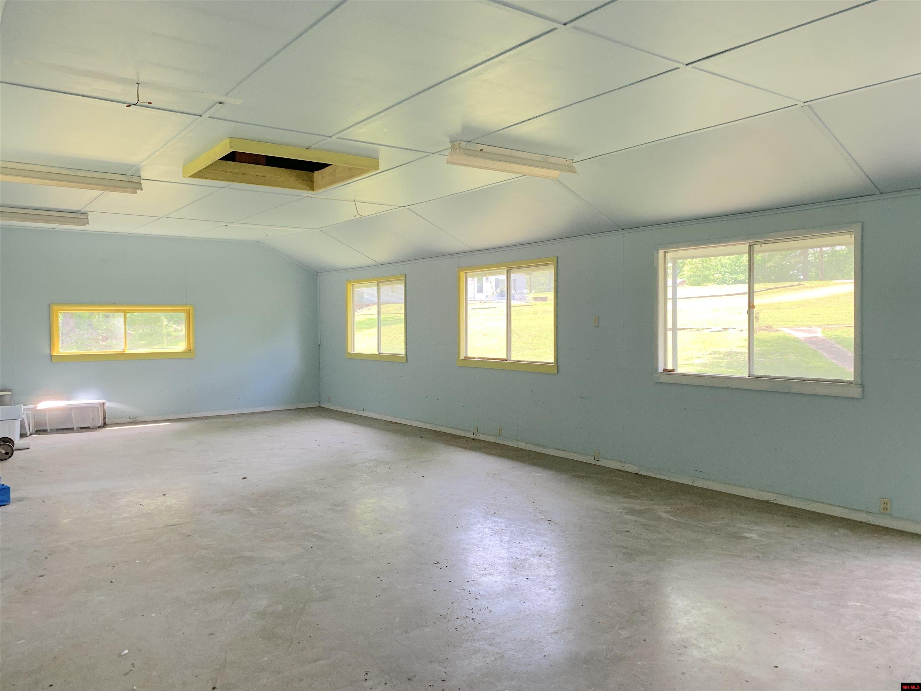 2229 CENTRAL BOULEVARD Bull Shoals, AR 72619