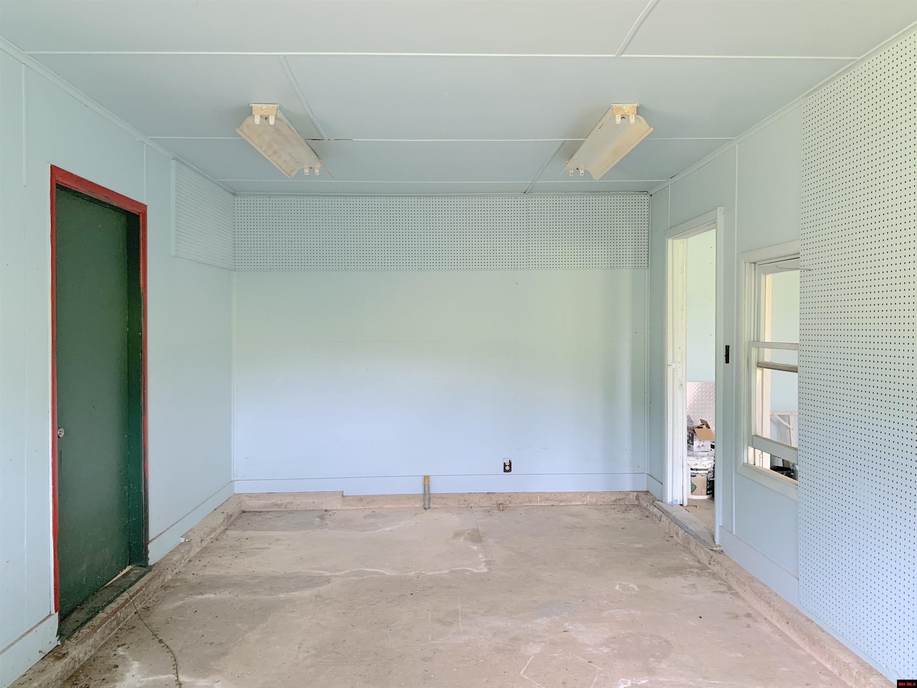 2229 CENTRAL BOULEVARD Bull Shoals, AR 72619