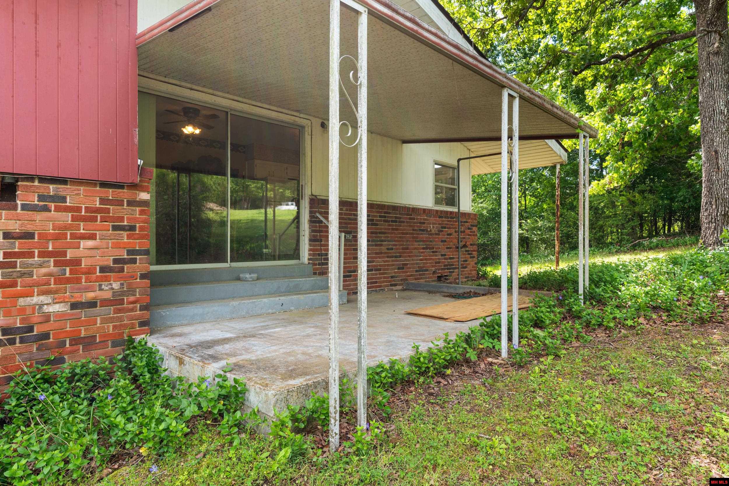 284 Crestview Drive
