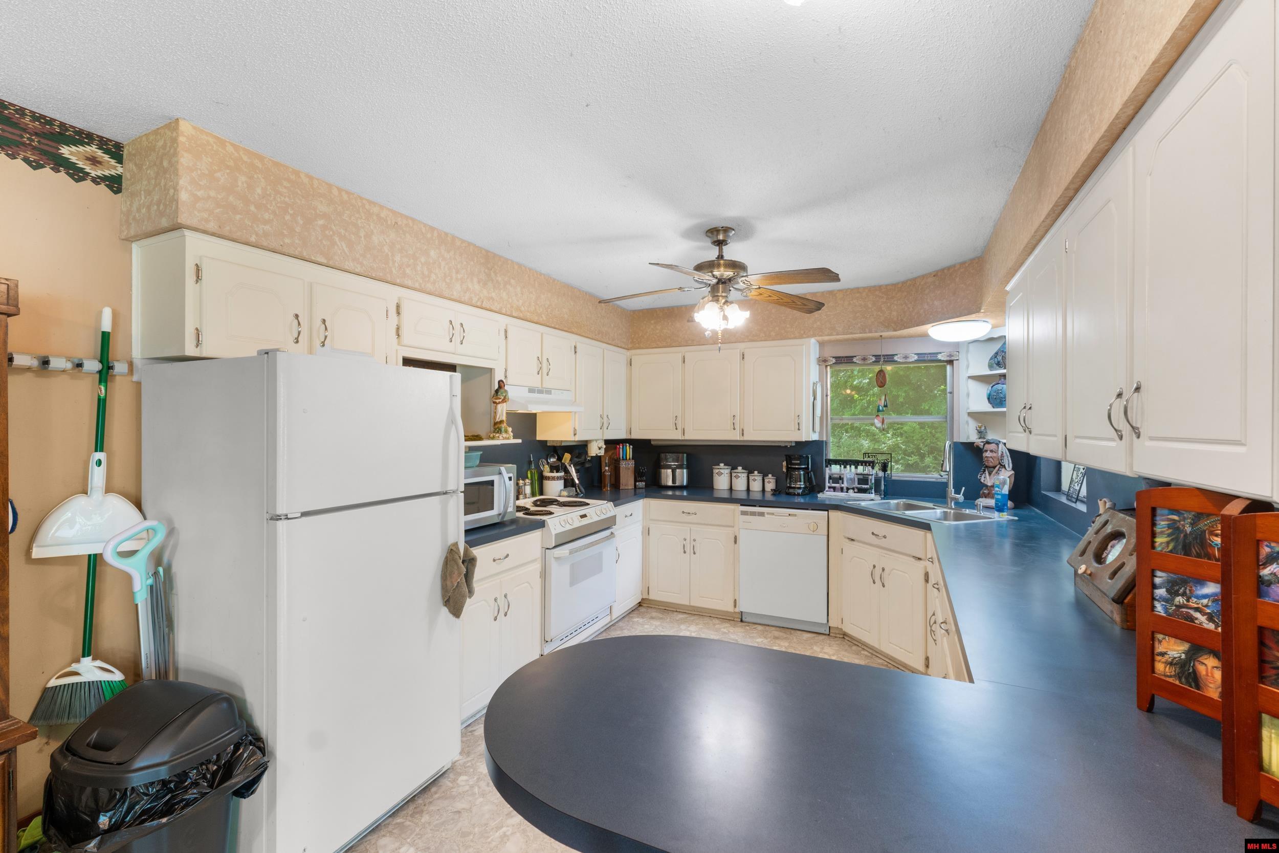 284 Crestview Drive