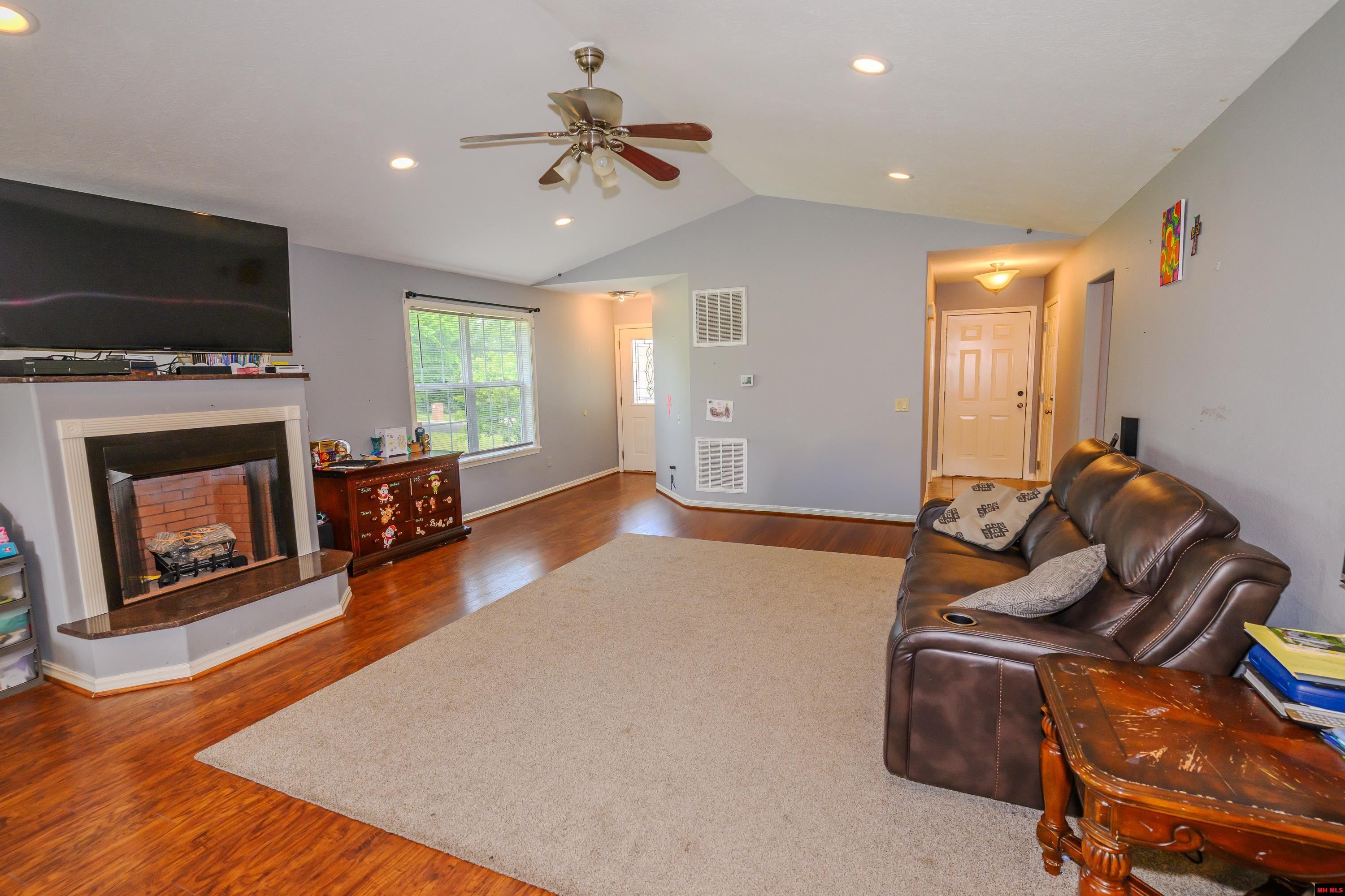 238 MAGNESS DRIVE Gassville, AR 72635