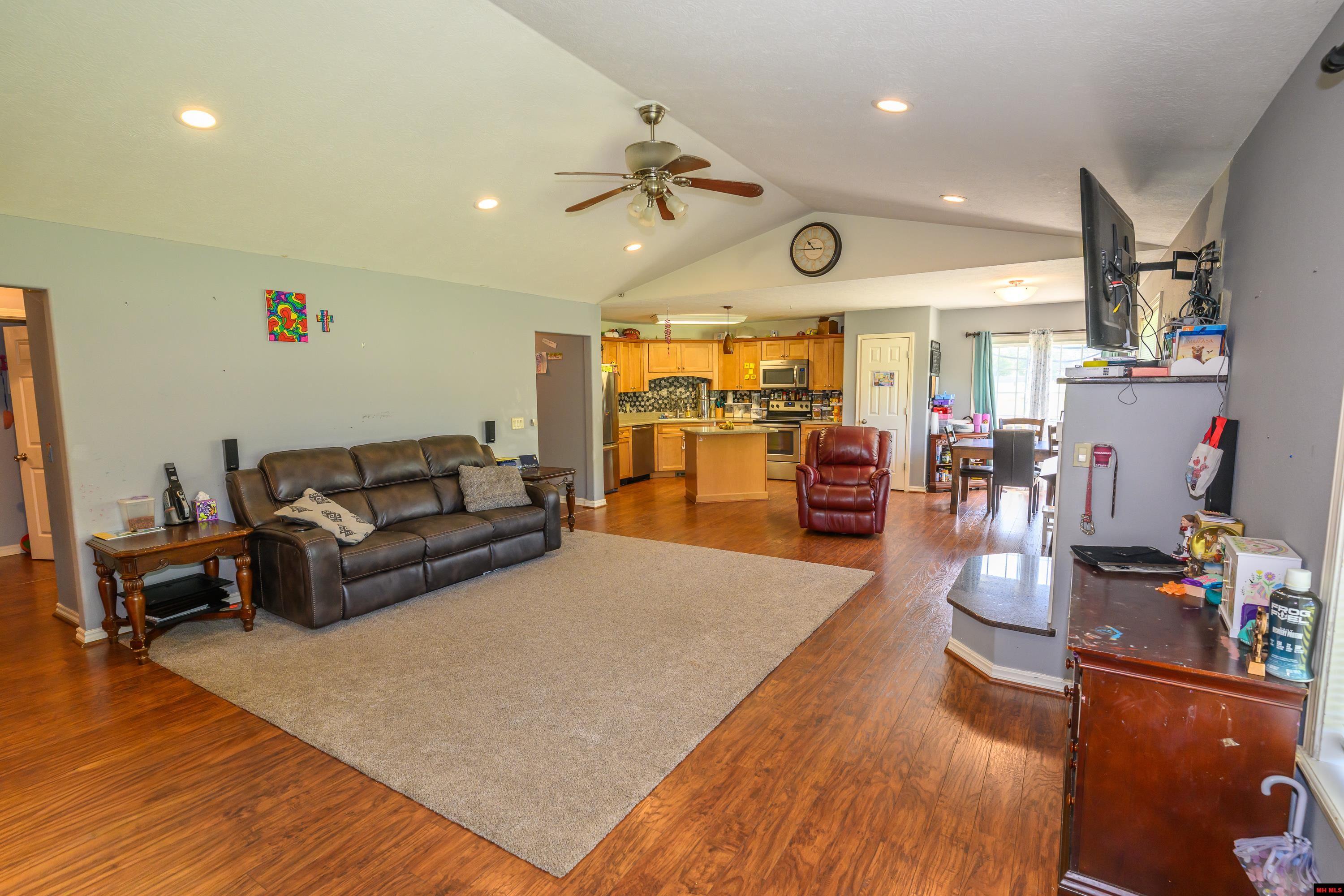 238 MAGNESS DRIVE Gassville, AR 72635