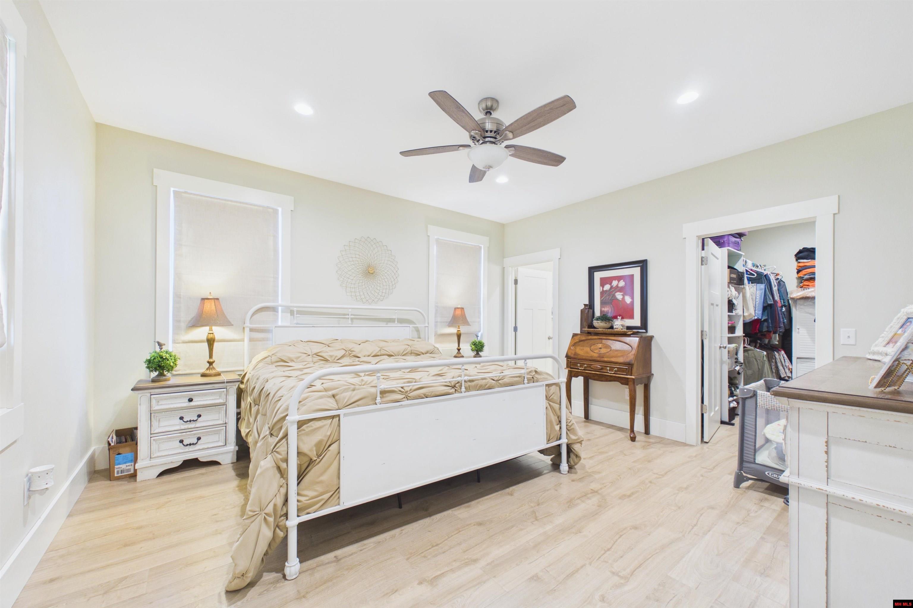 16 DEBONAIR COURT Gassville, AR 72635