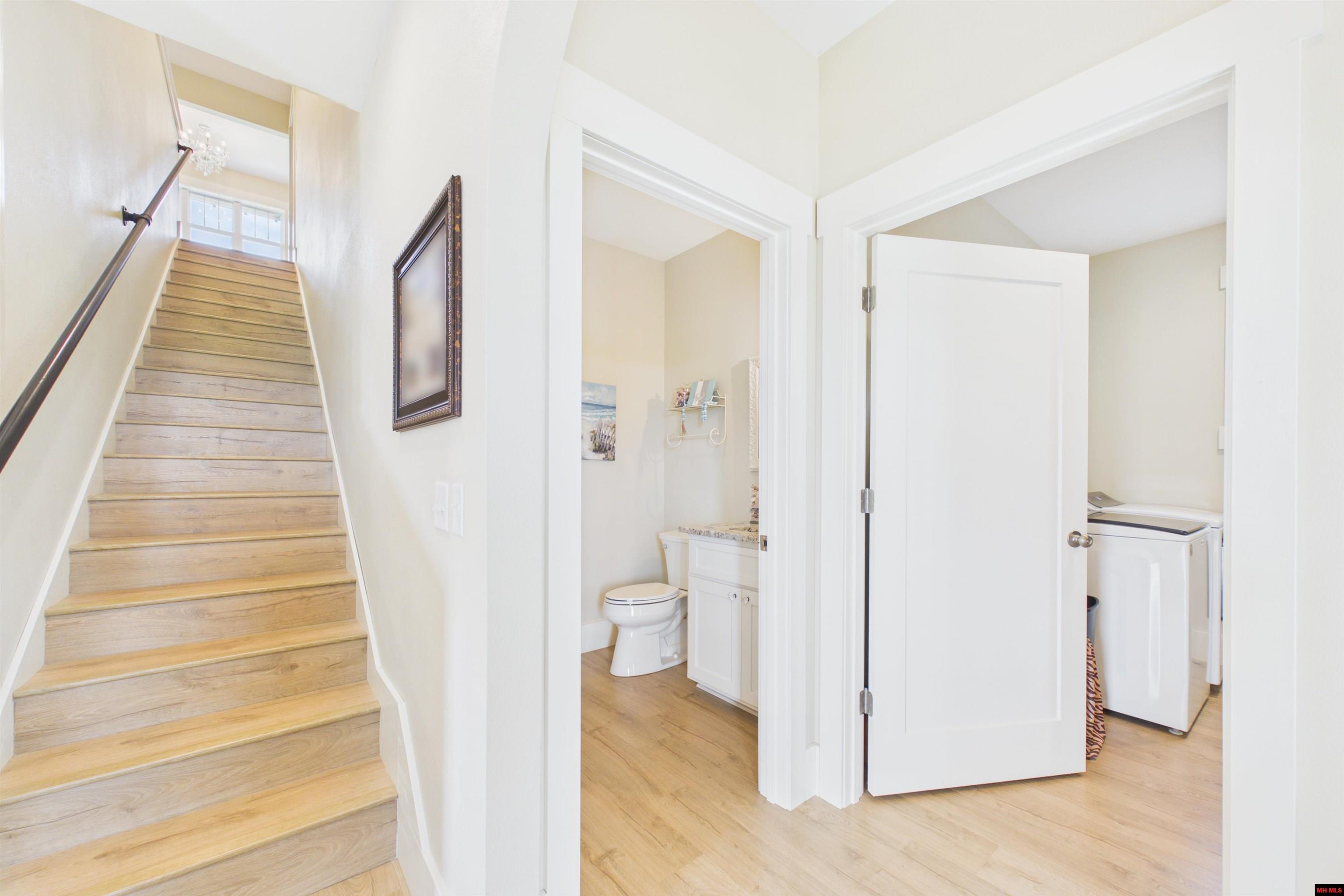 16 DEBONAIR COURT Gassville, AR 72635