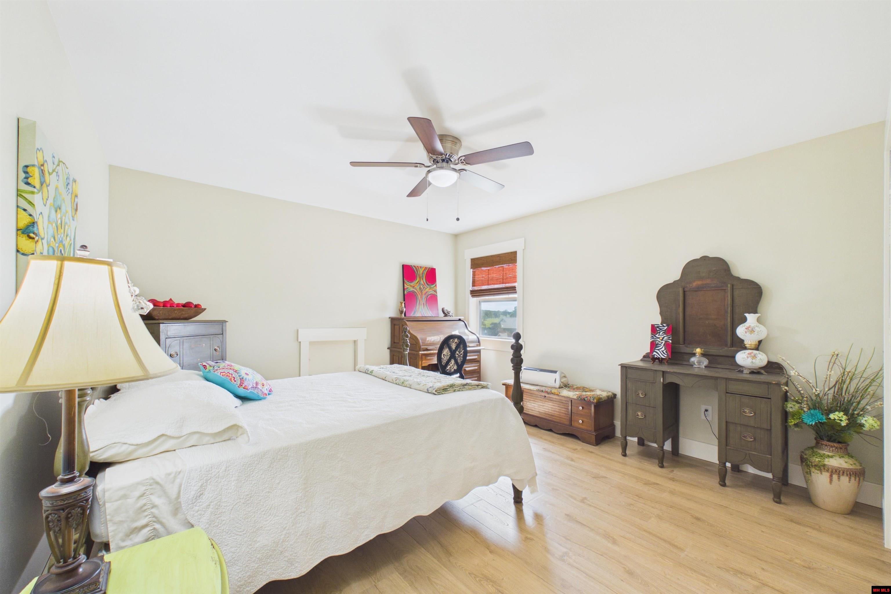 16 DEBONAIR COURT Gassville, AR 72635