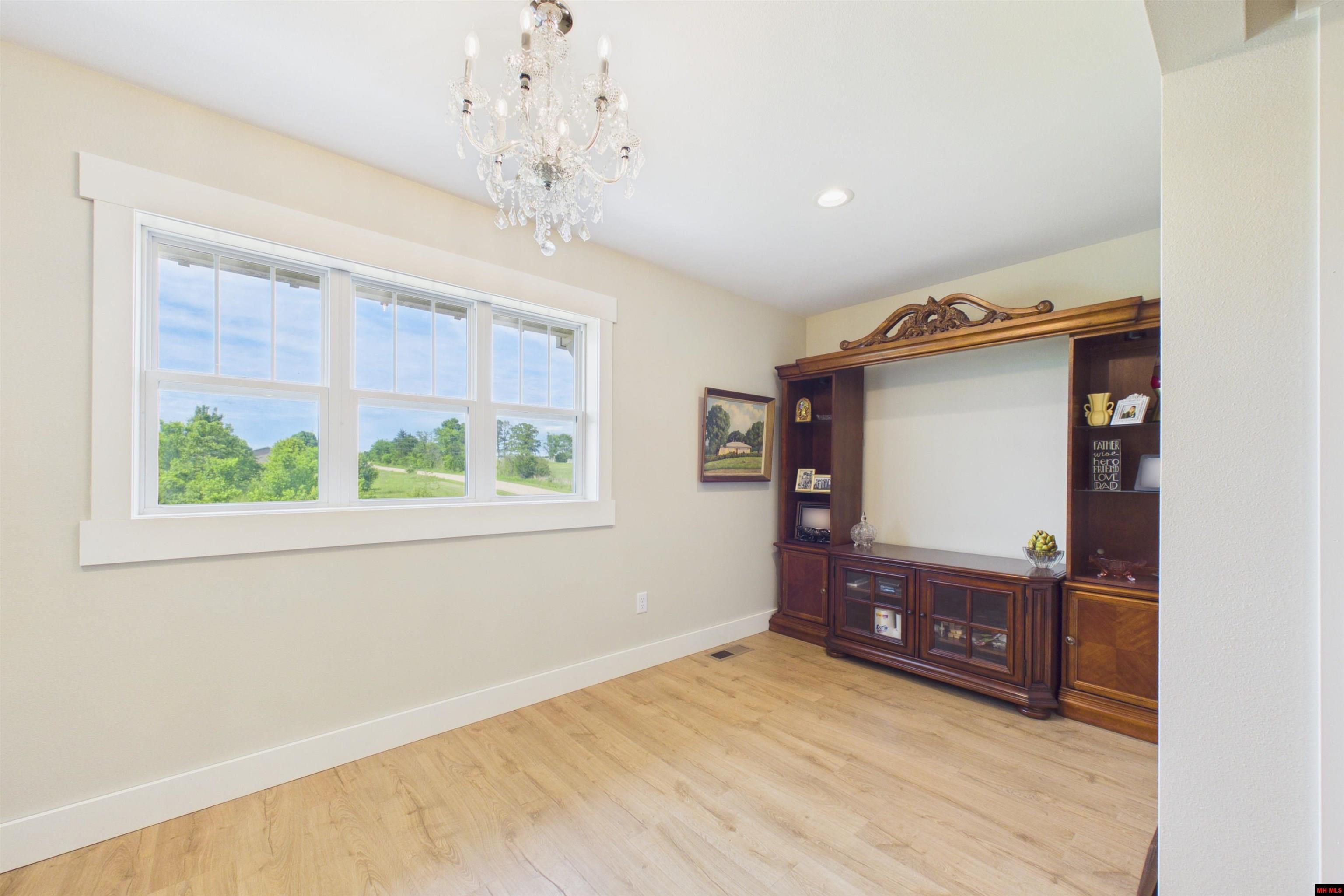 16 DEBONAIR COURT Gassville, AR 72635