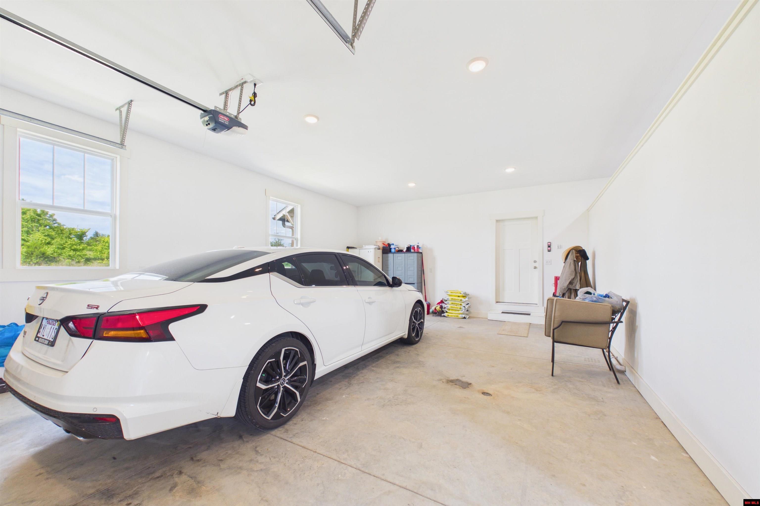 16 DEBONAIR COURT Gassville, AR 72635