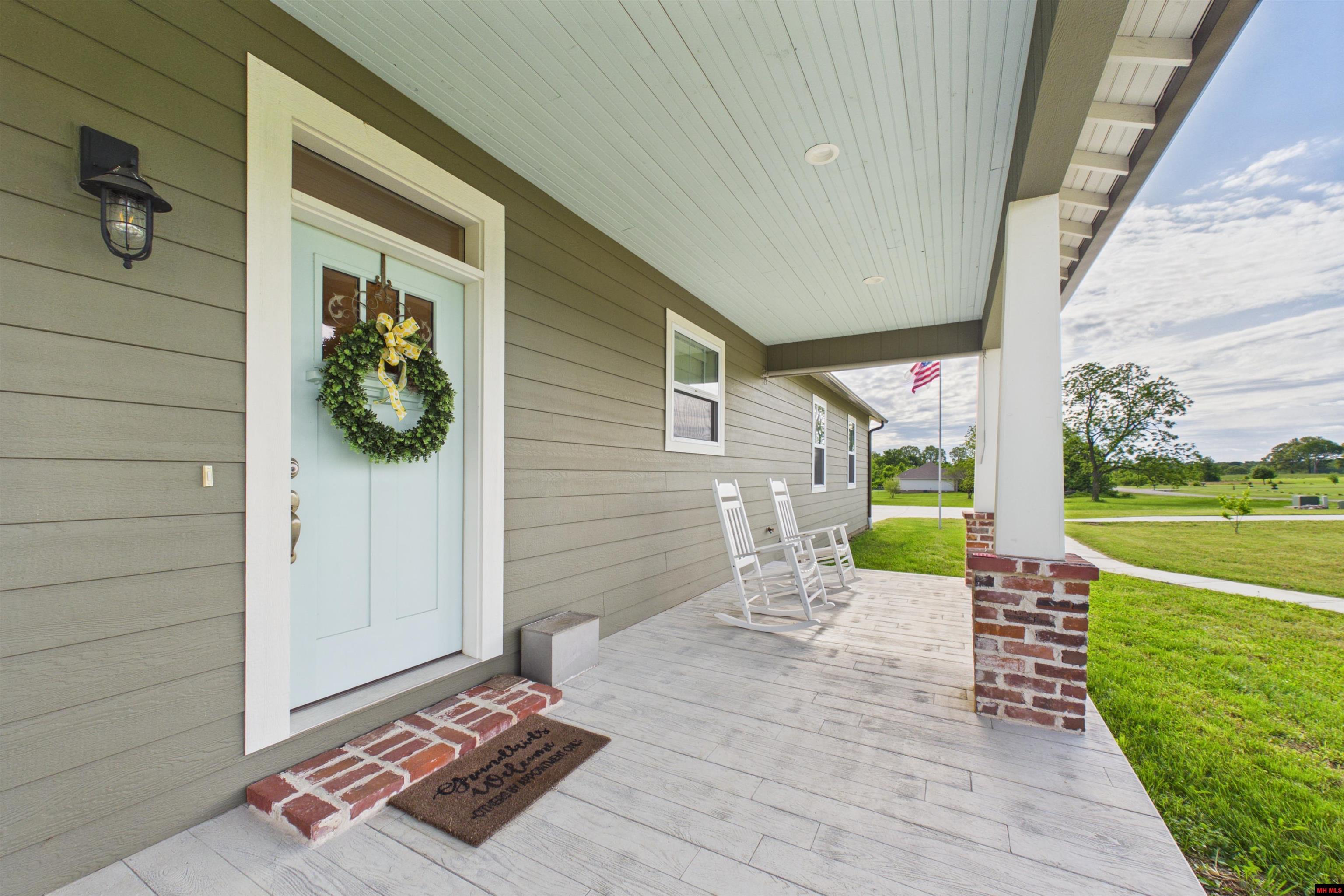 16 DEBONAIR COURT Gassville, AR 72635