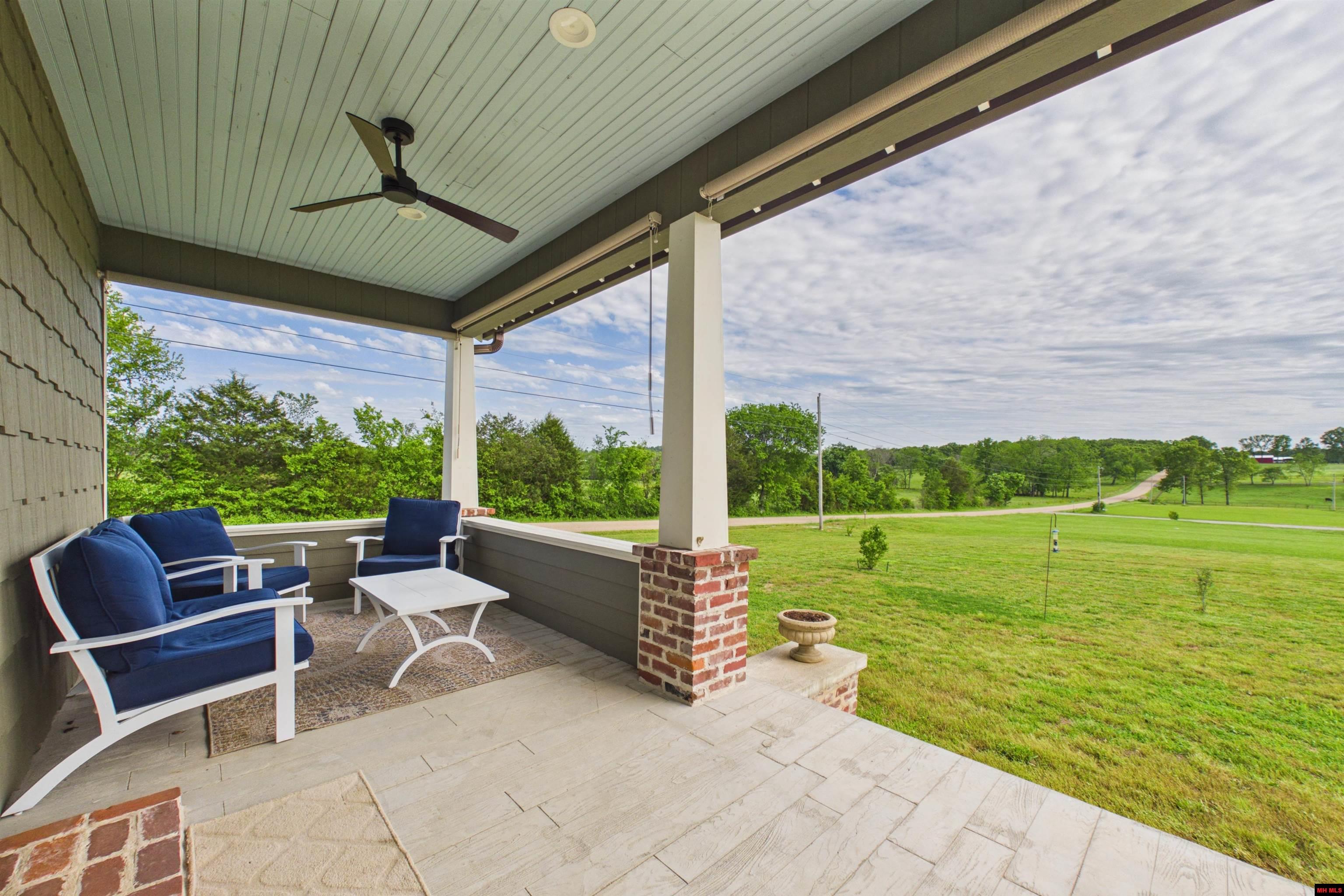 16 DEBONAIR COURT Gassville, AR 72635