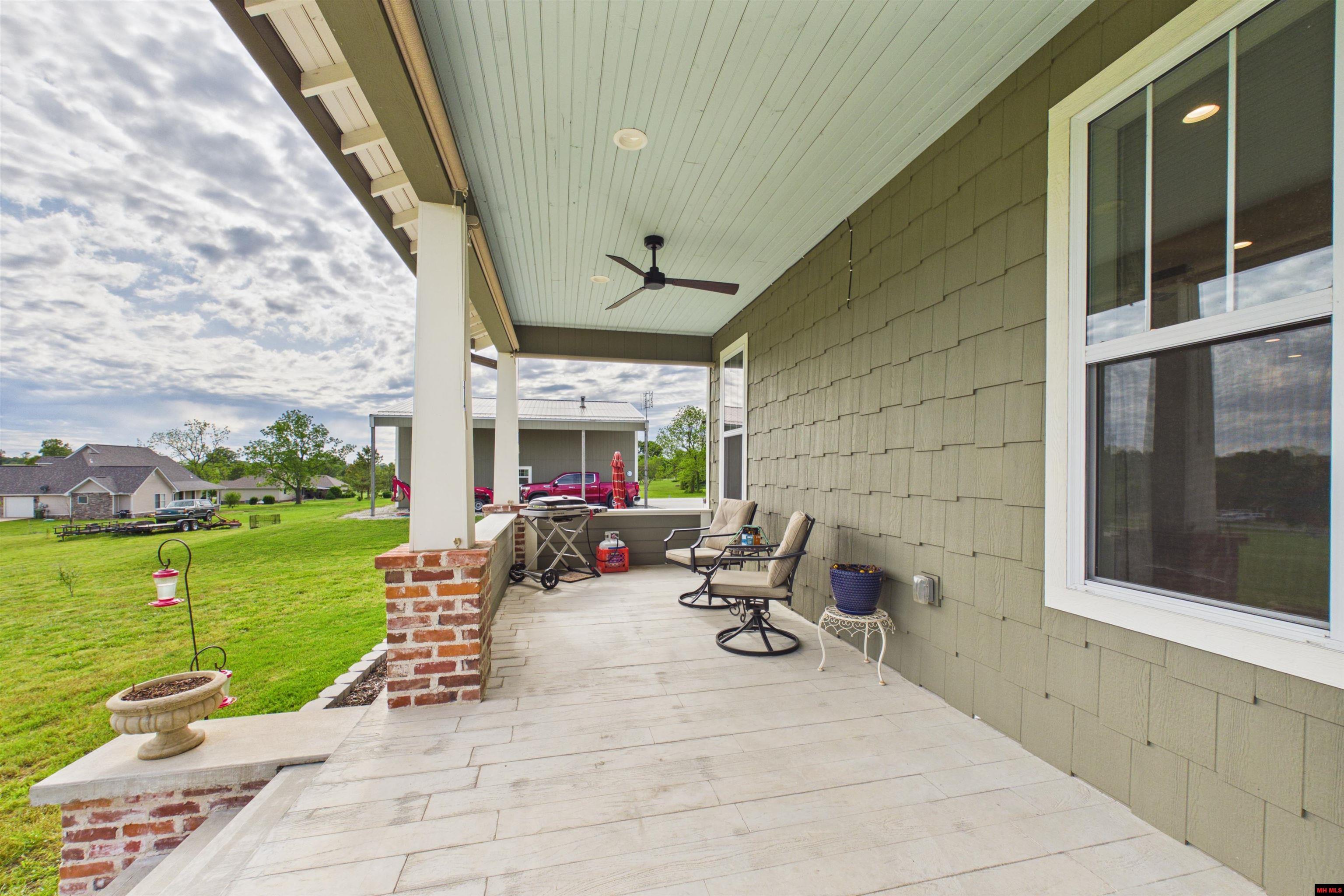 16 DEBONAIR COURT Gassville, AR 72635