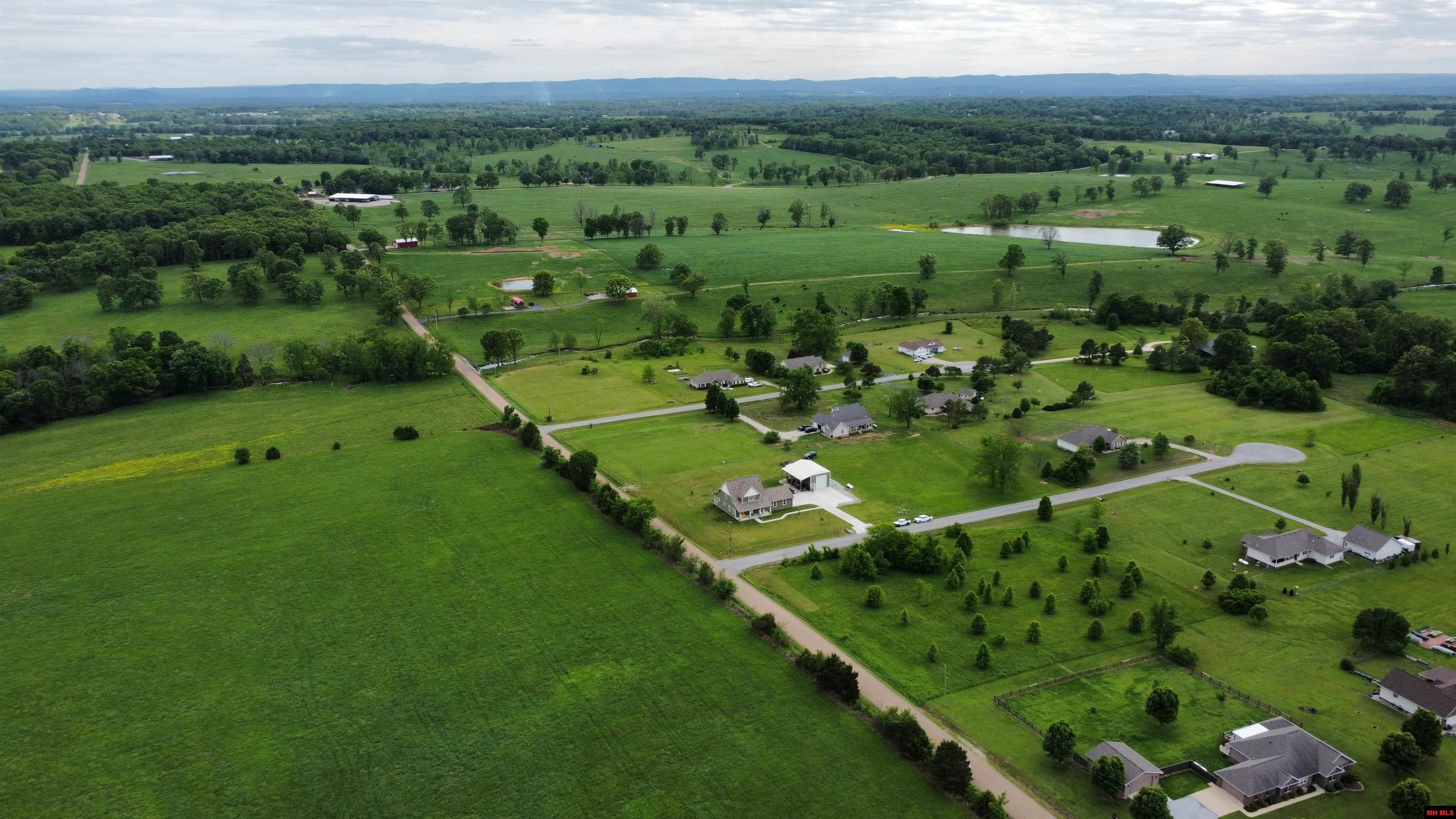 16 DEBONAIR COURT Gassville, AR 72635