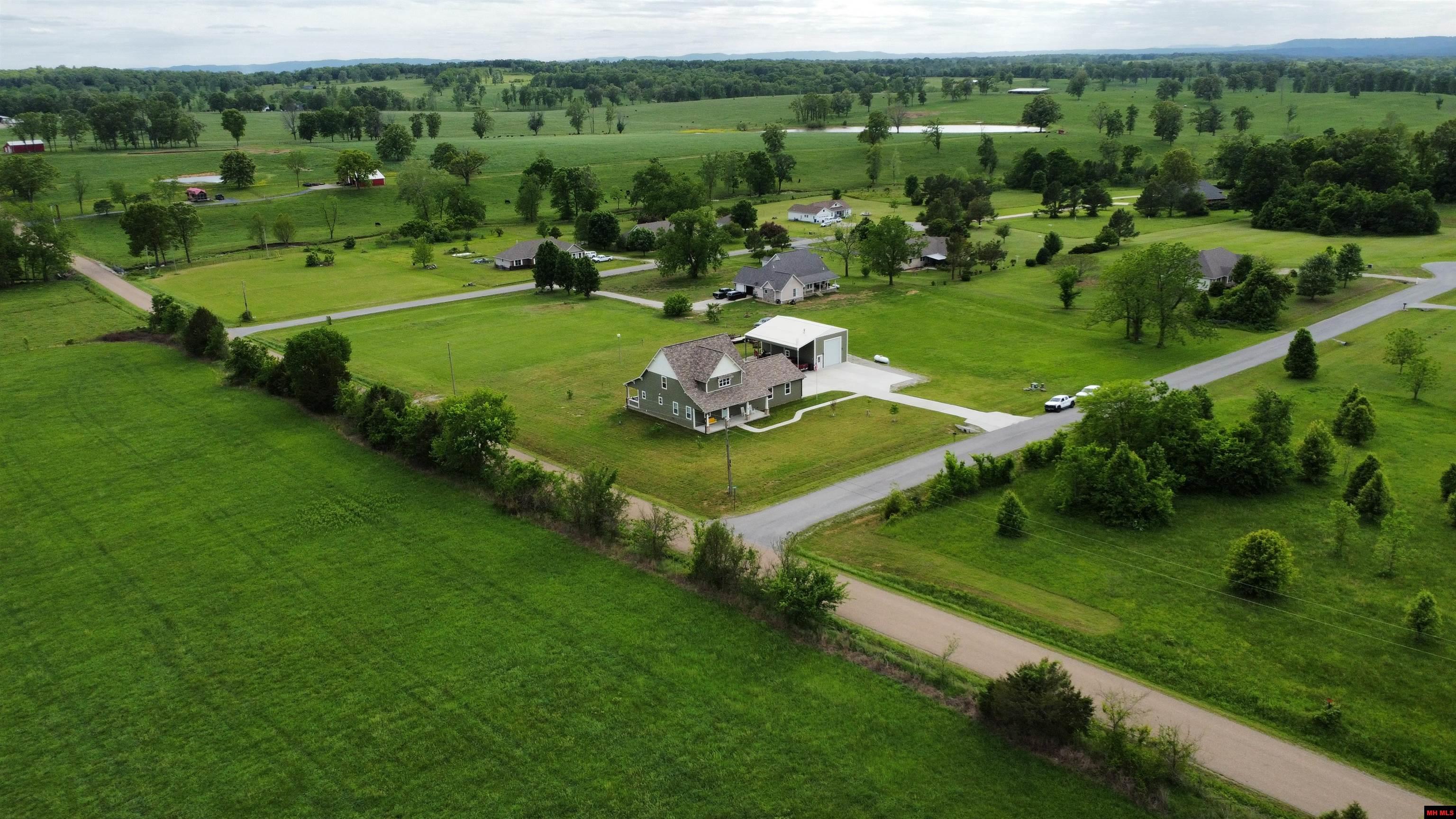 16 DEBONAIR COURT Gassville, AR 72635