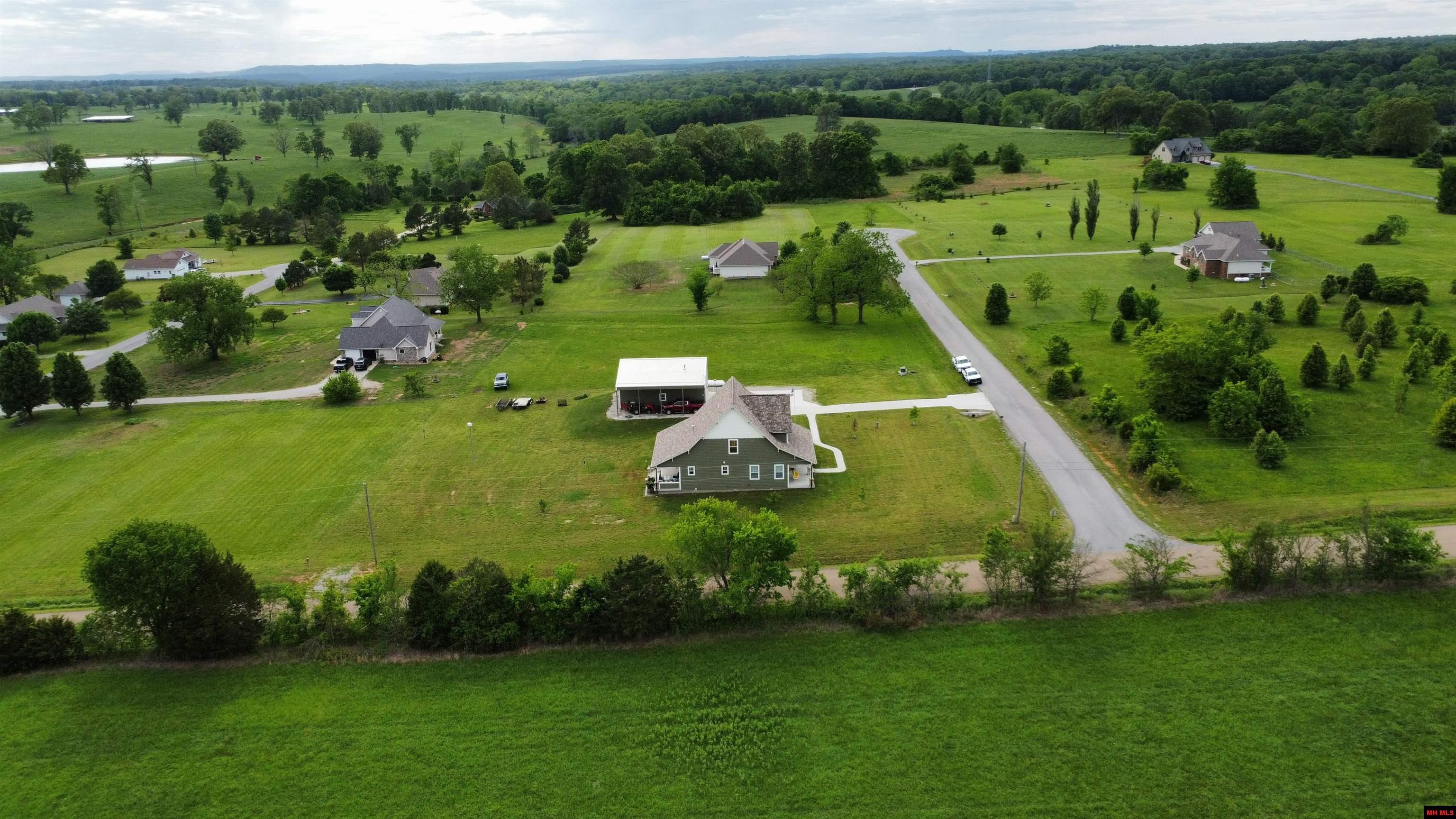 16 DEBONAIR COURT Gassville, AR 72635