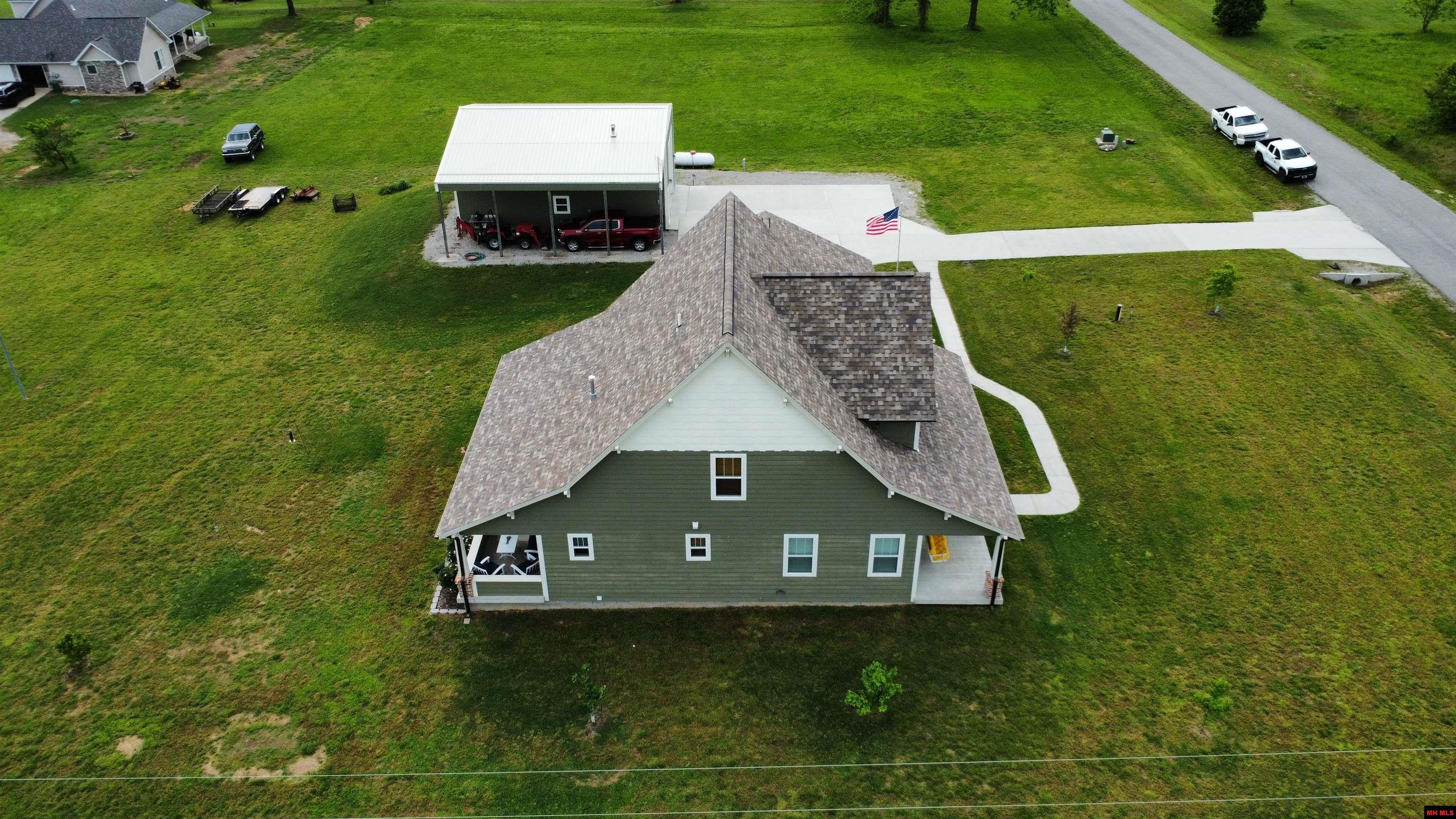 16 DEBONAIR COURT Gassville, AR 72635