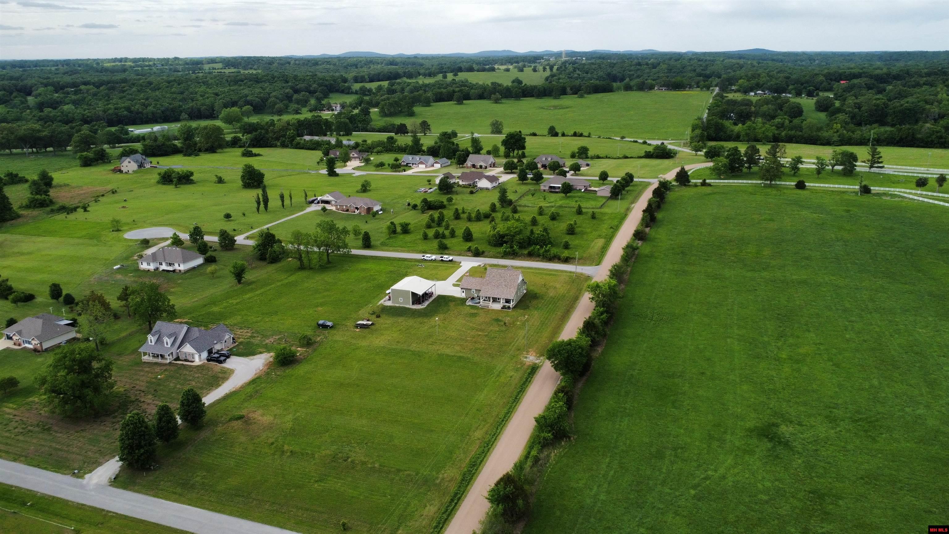 16 DEBONAIR COURT Gassville, AR 72635