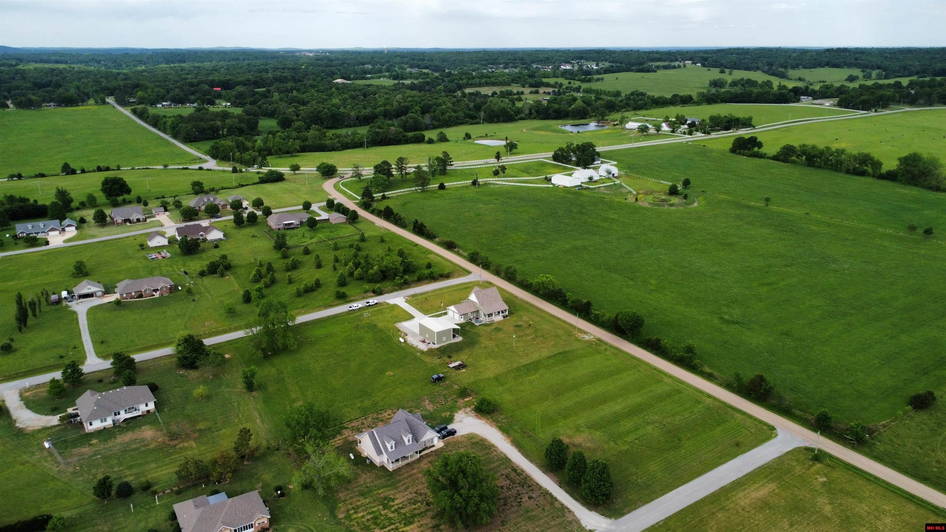 16 DEBONAIR COURT Gassville, AR 72635